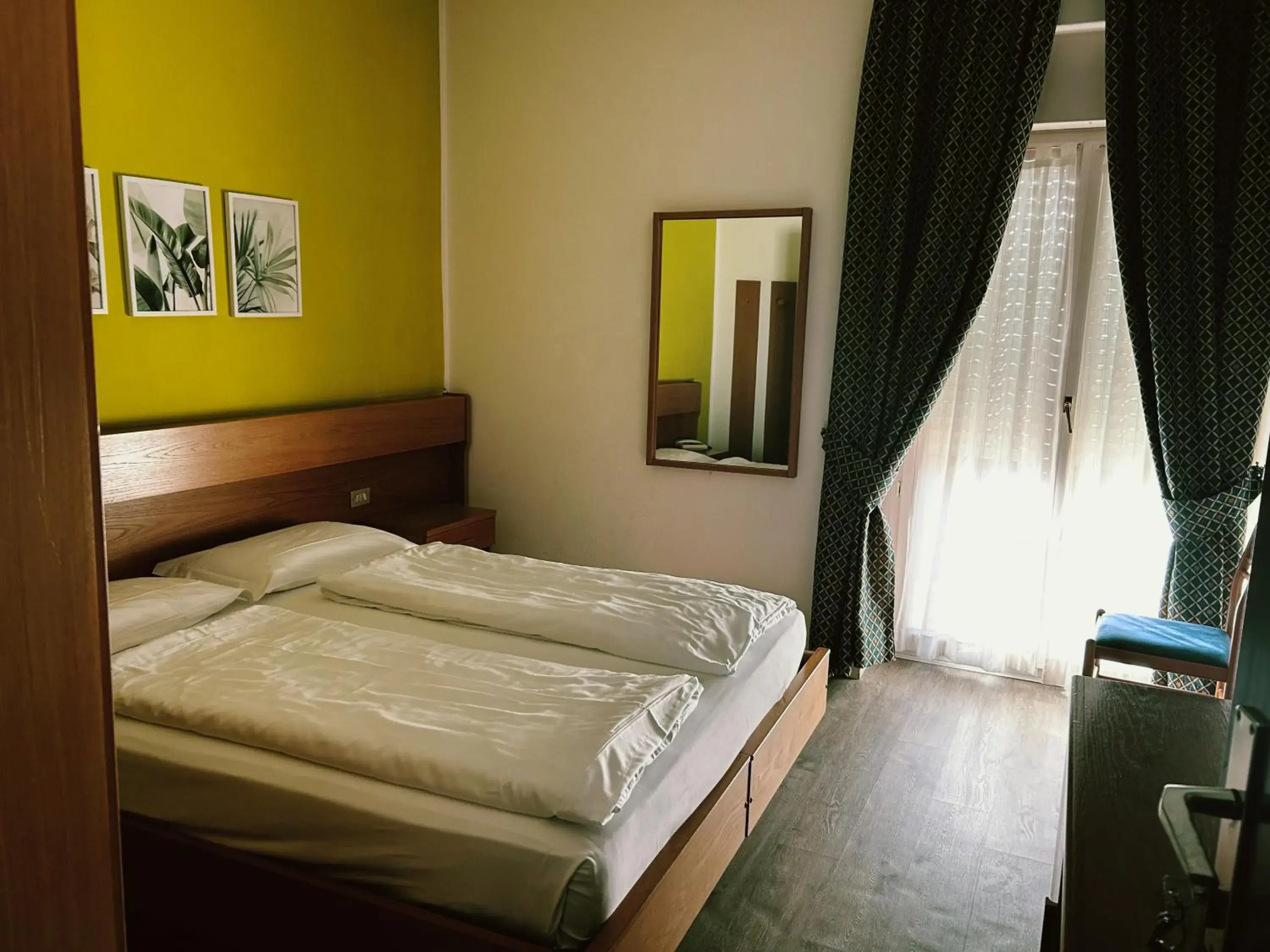 Double Room with Balcony in Hotel Alberello - Varone Double Room with Balcony in Hotel Alberello - Varone