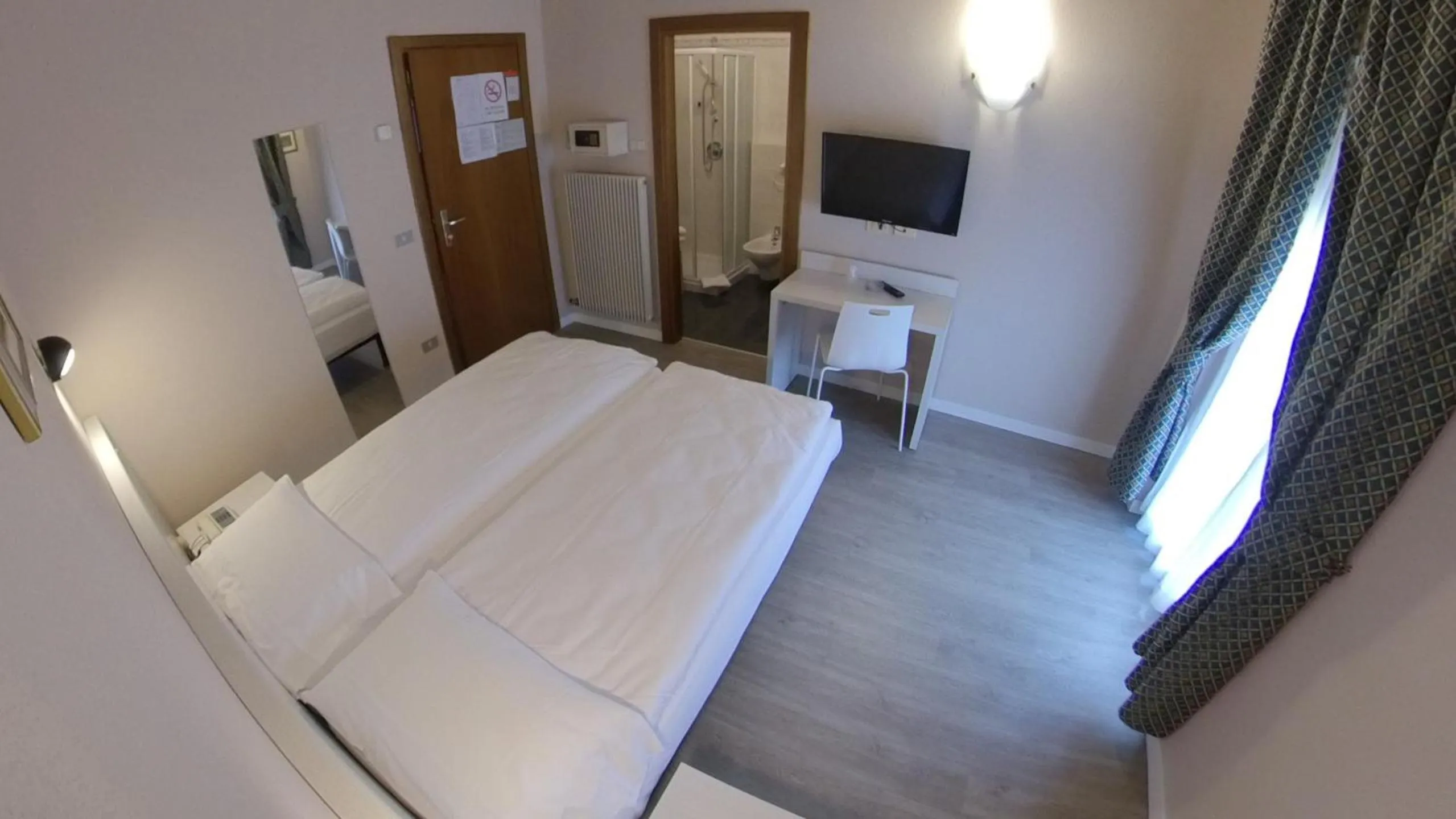 Photo of the whole room, Bed in Hotel Varone Alberello