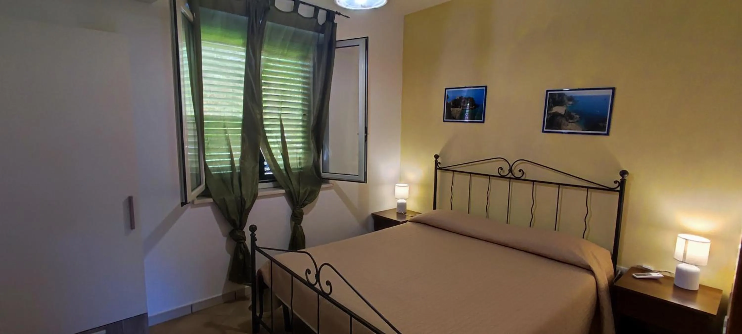 Photo of the whole room, Bed in Residenza La Vigna