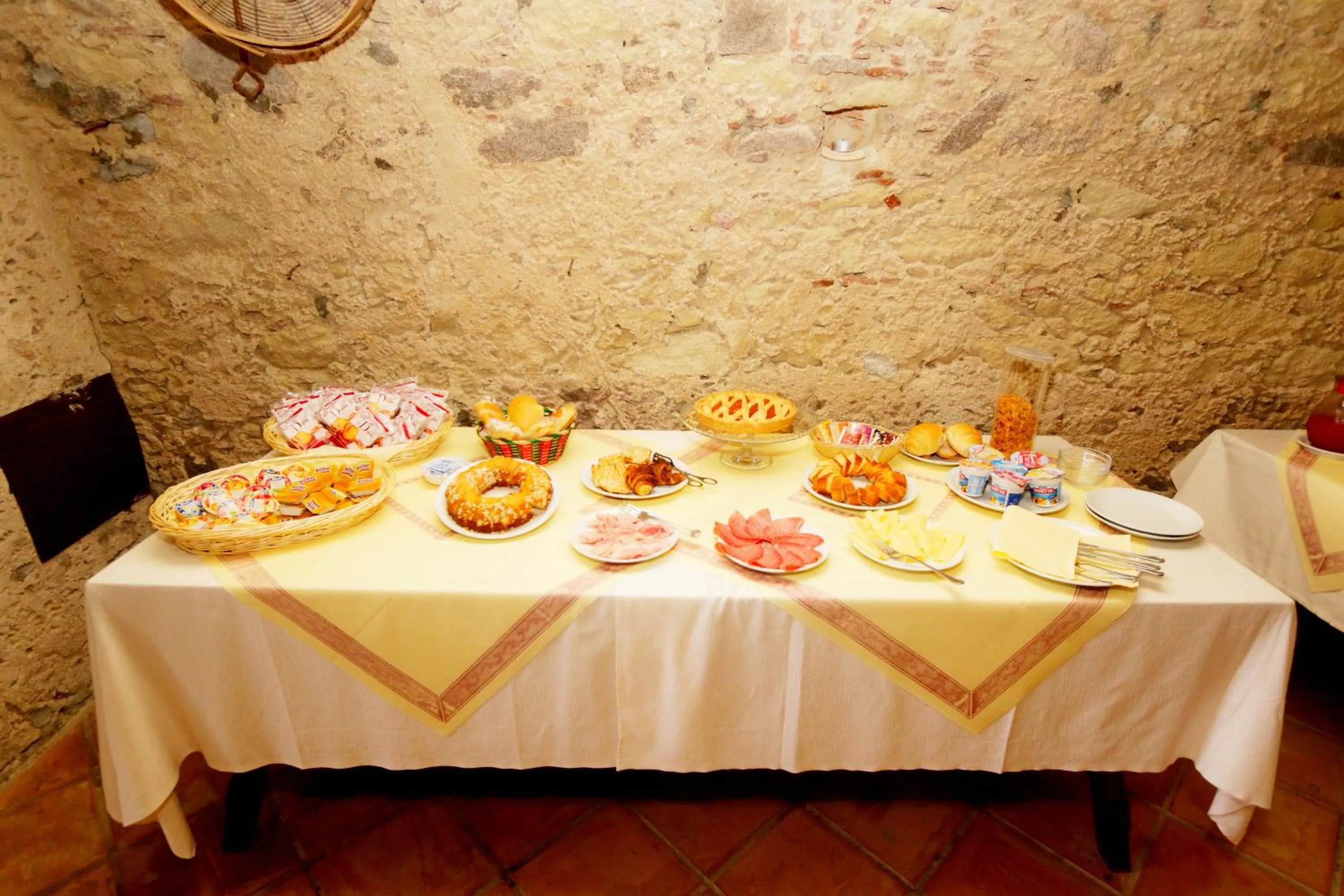Continental breakfast in Residenza La Vigna