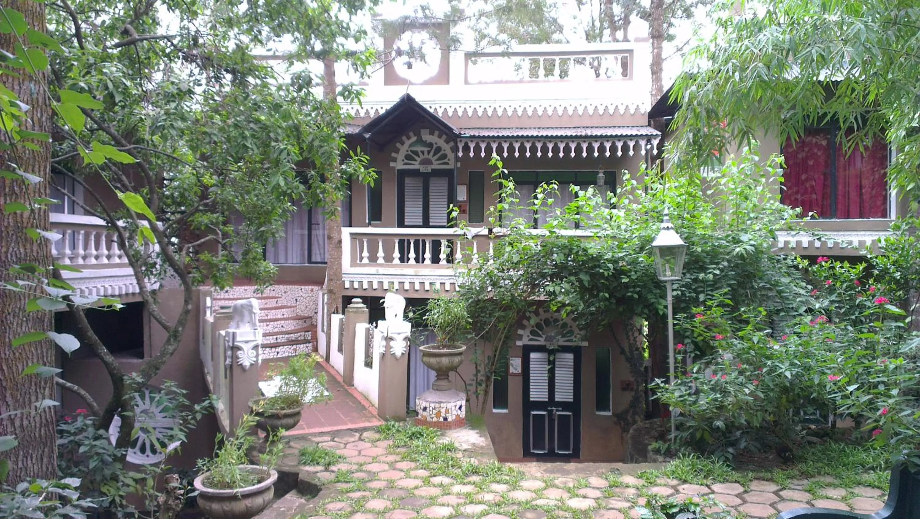Facade/entrance in INDeco Lake Forest