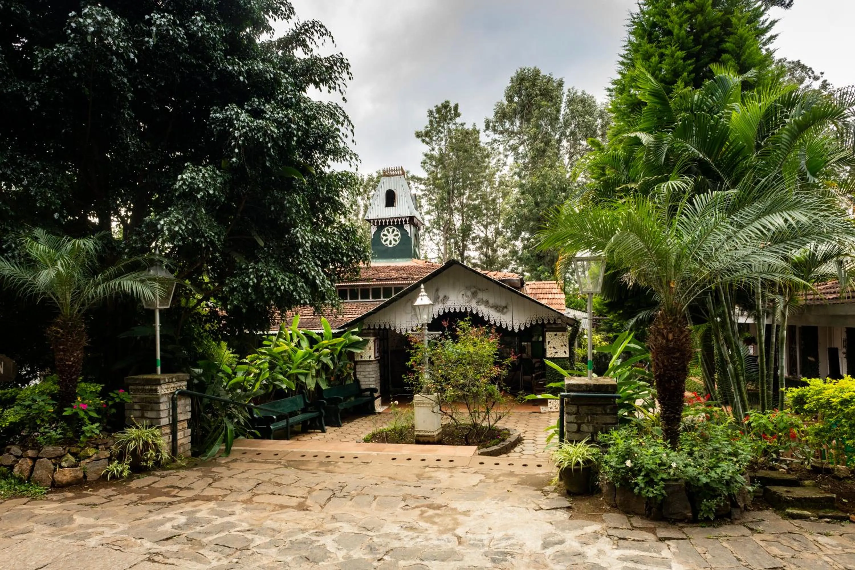 Property building in INDeco Lake Forest