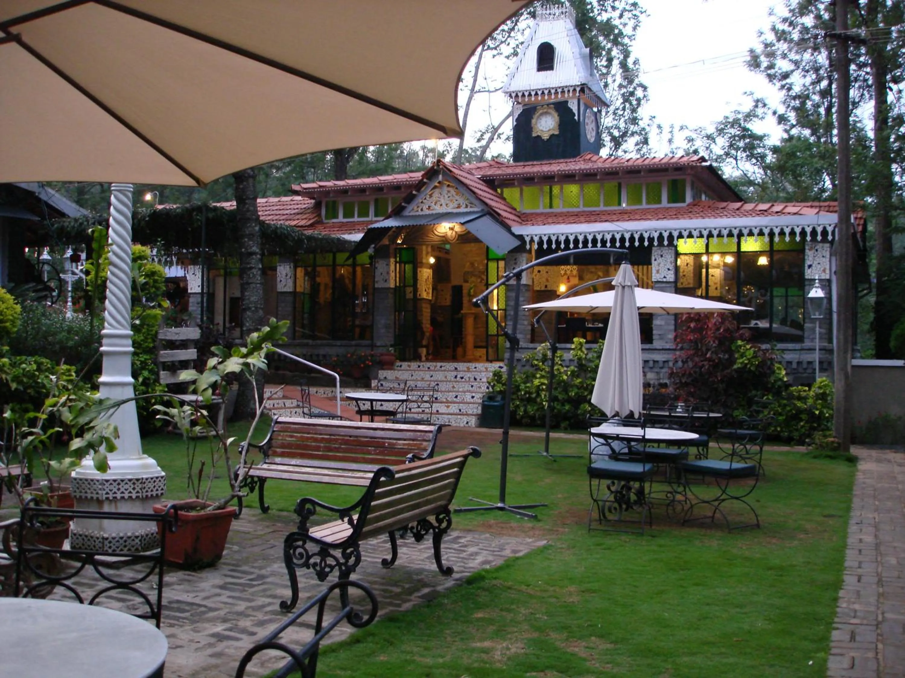 Property building in INDeco Lake Forest