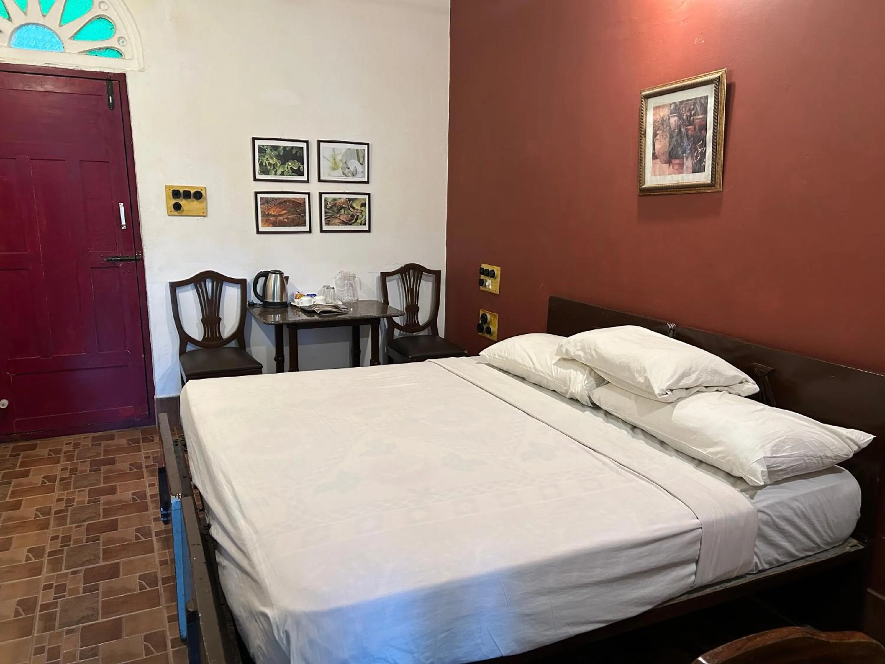 Bedroom, Bed in INDeco Lake Forest