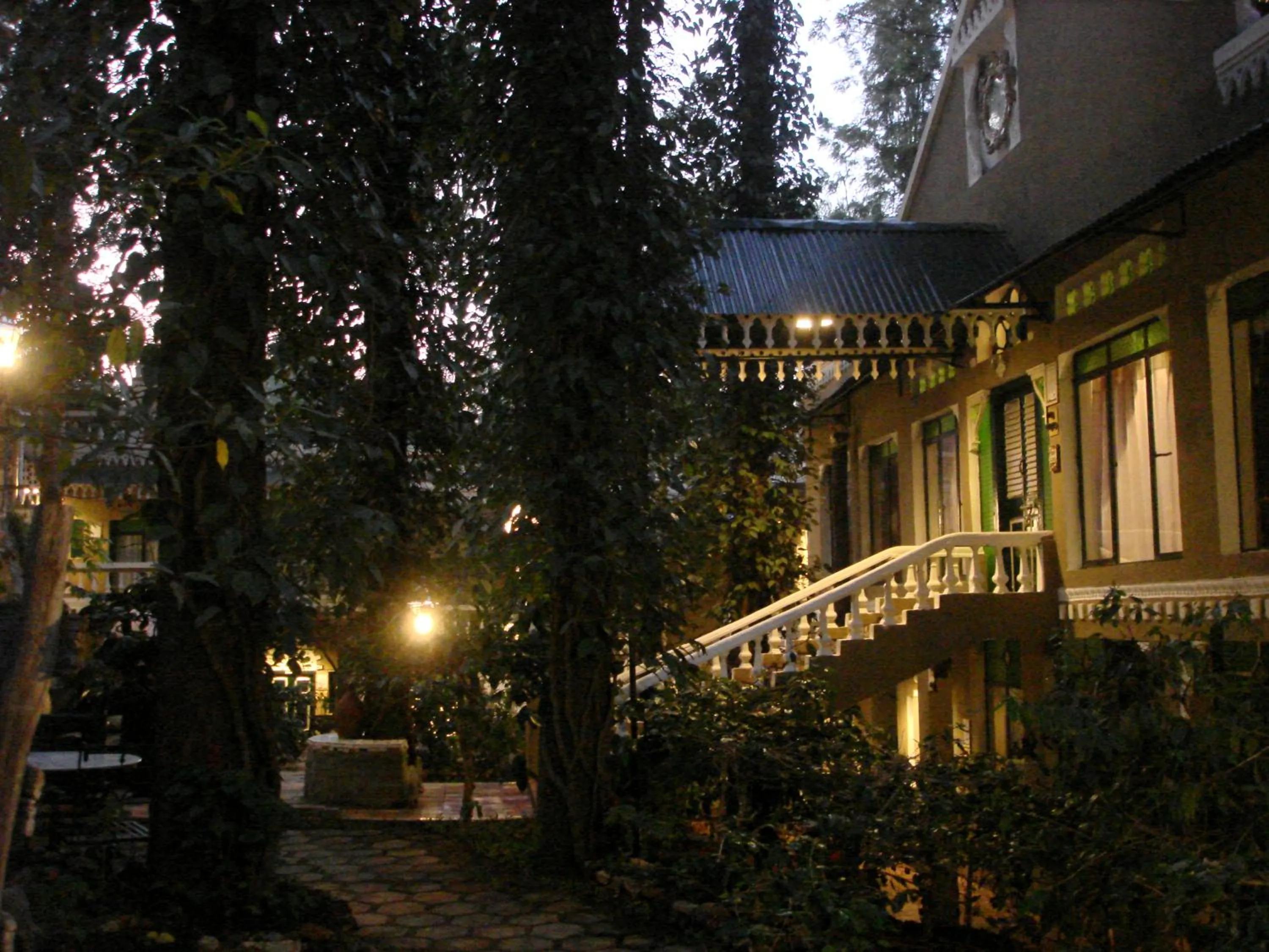 Property building in INDeco Lake Forest