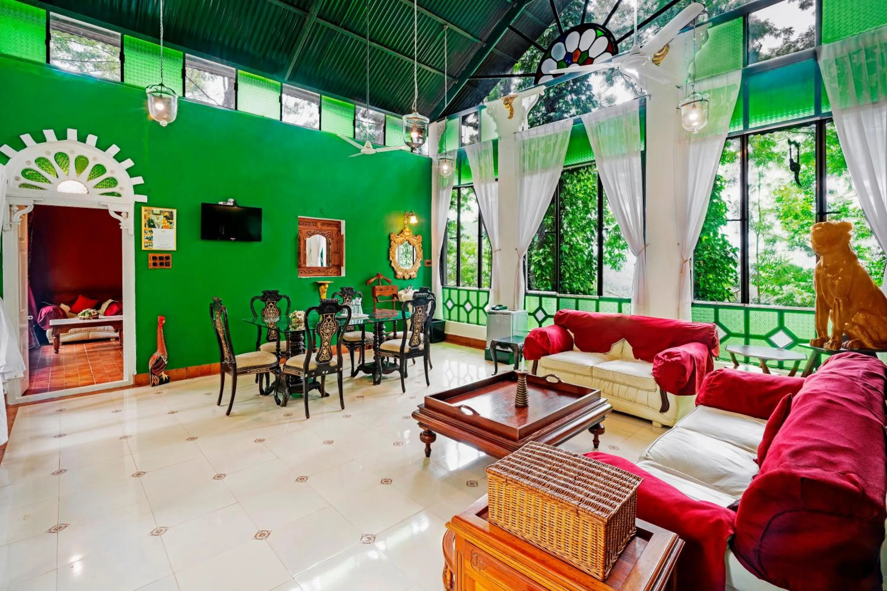 Living room in INDeco Lake Forest