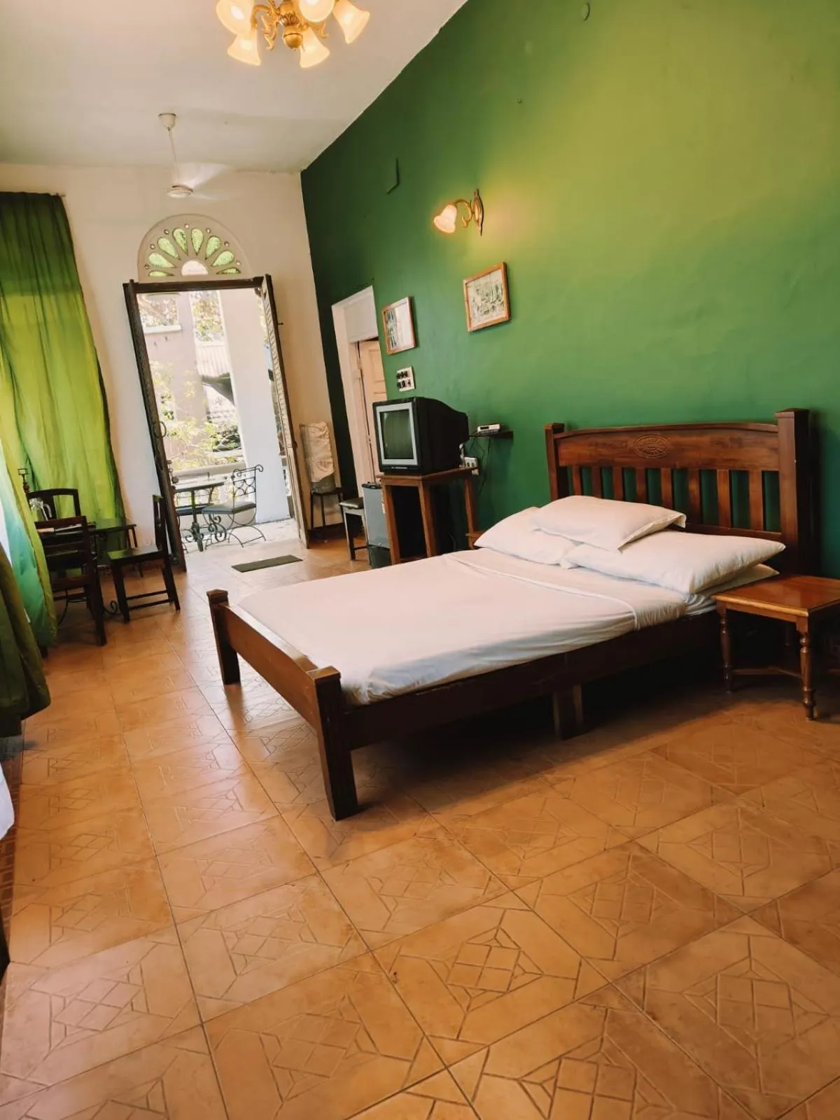 Bedroom, Bed in INDeco Lake Forest