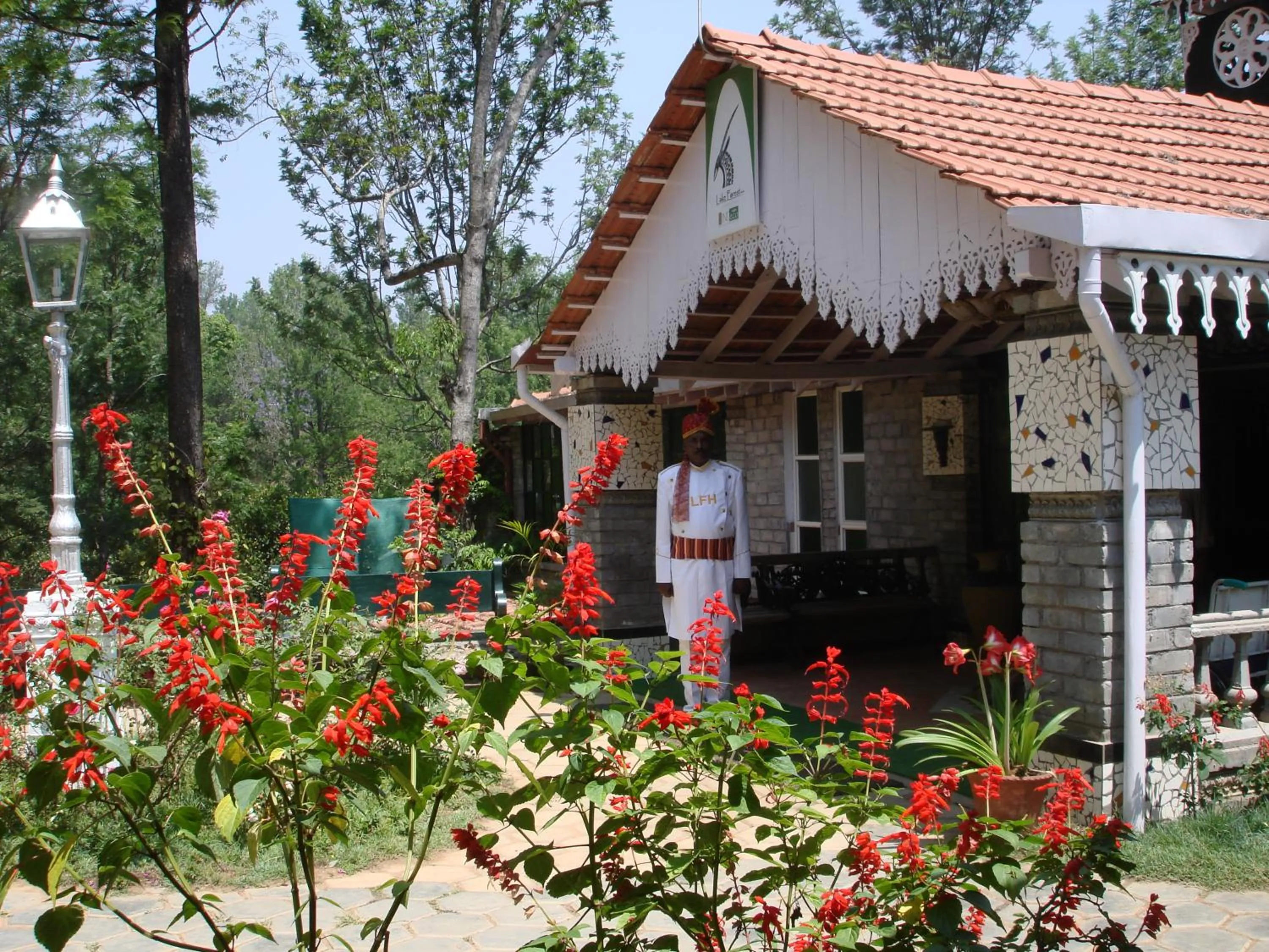 Facade/entrance in INDeco Lake Forest