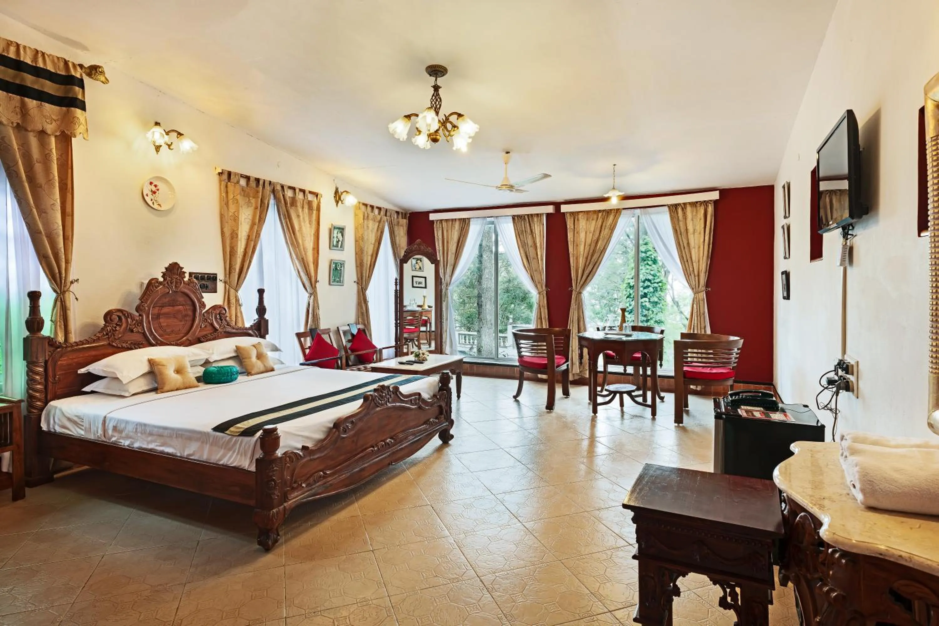 Bedroom, Bed in INDeco Lake Forest