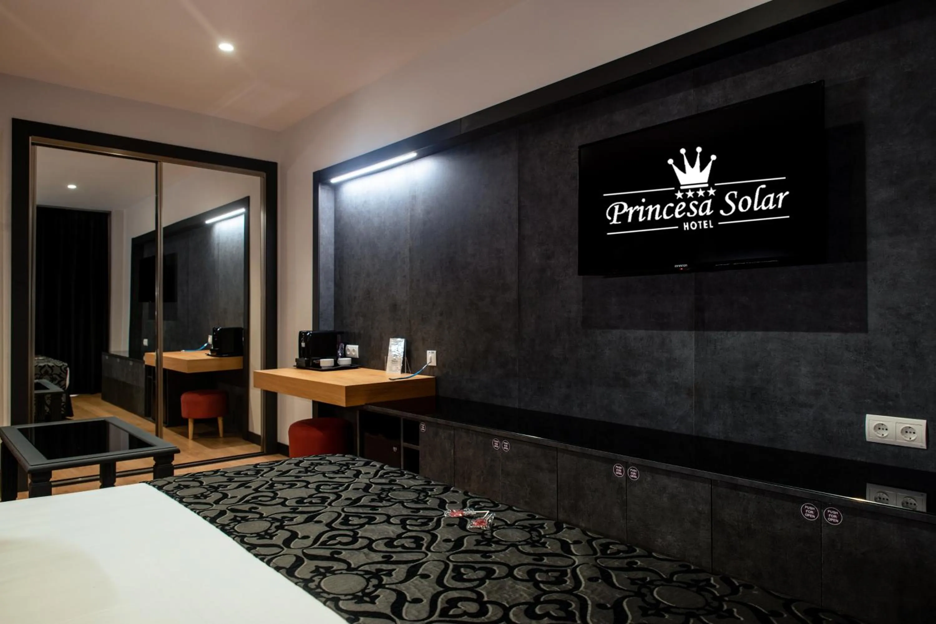 TV and multimedia in Princesa Solar 4* - Adults Recommended