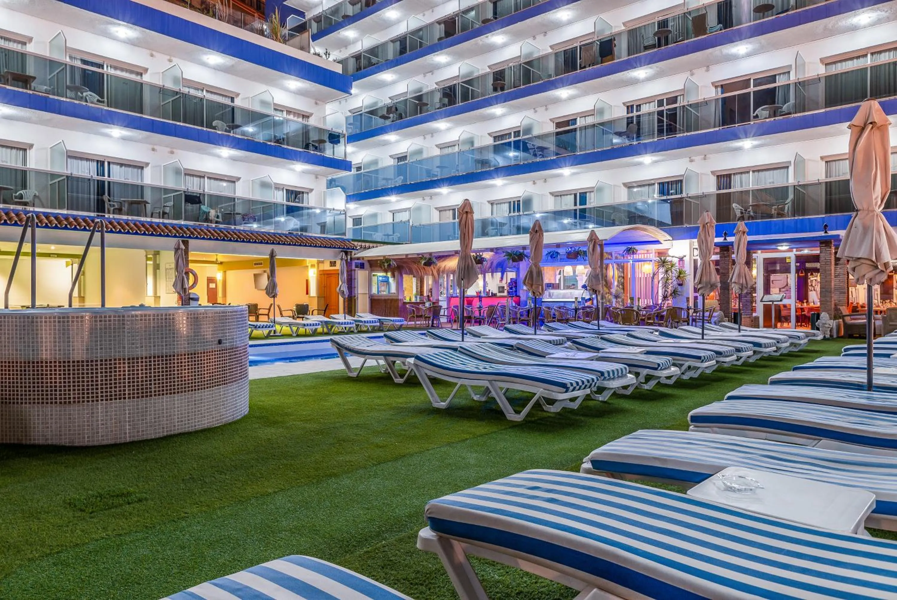 Hot Tub in Princesa Solar 4* - Adults Recommended