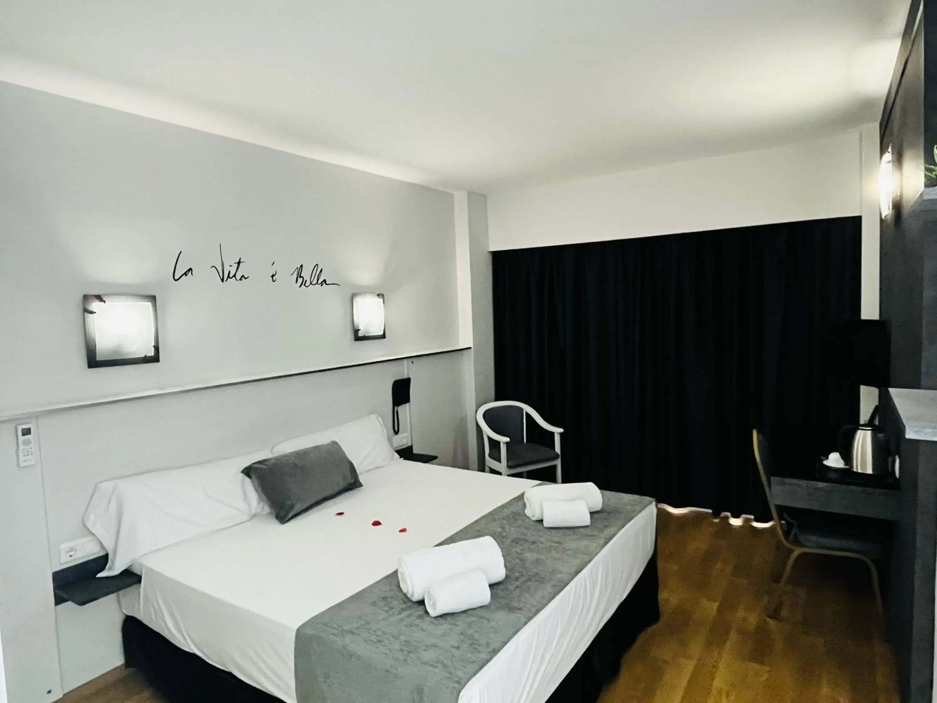 Photo of the whole room, Bed in Princesa Solar 4* - Adults Recommended Photo of the whole room, Bed in Princesa Solar 4* - Adults Recommended