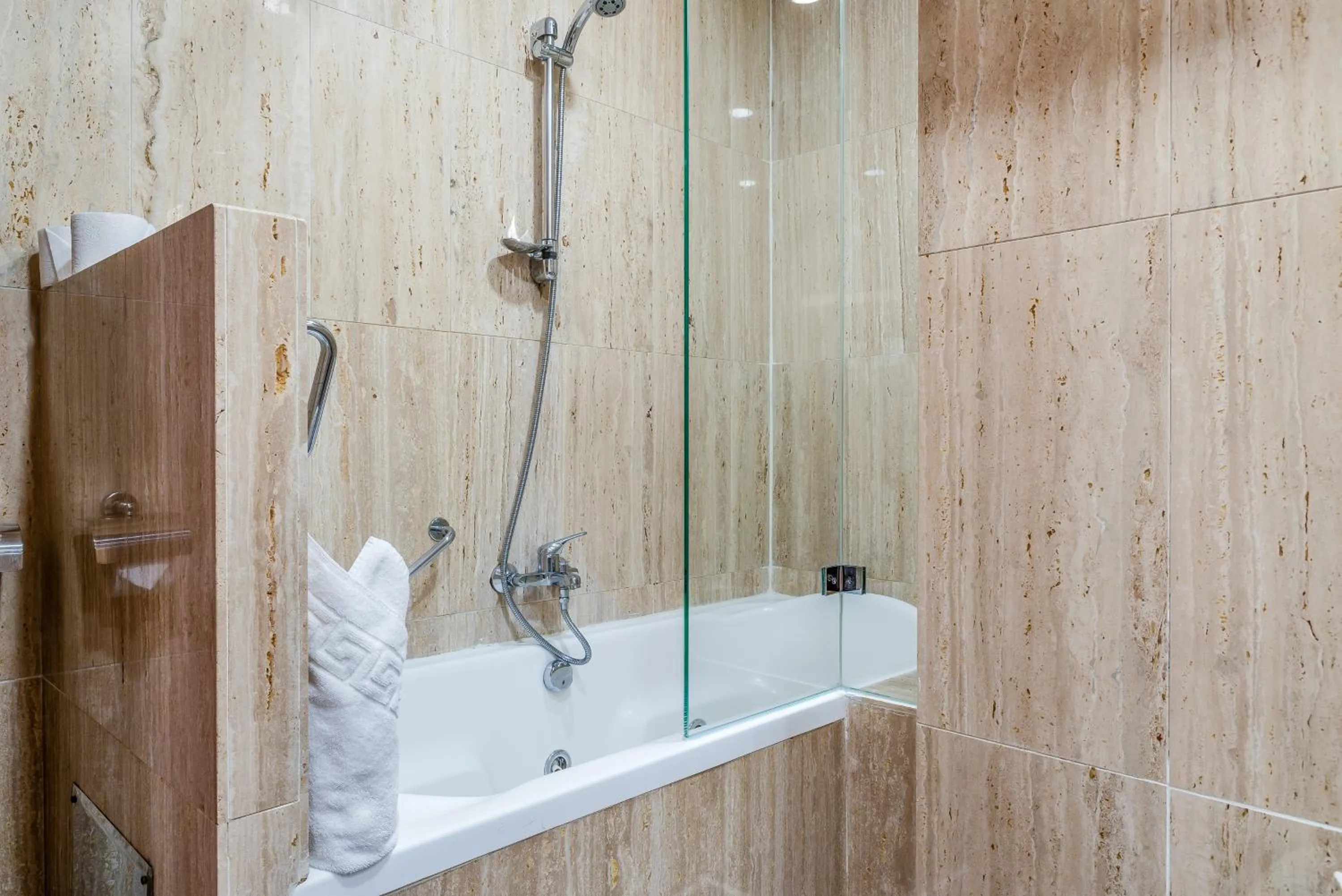 Shower in Princesa Solar 4* - Adults Recommended