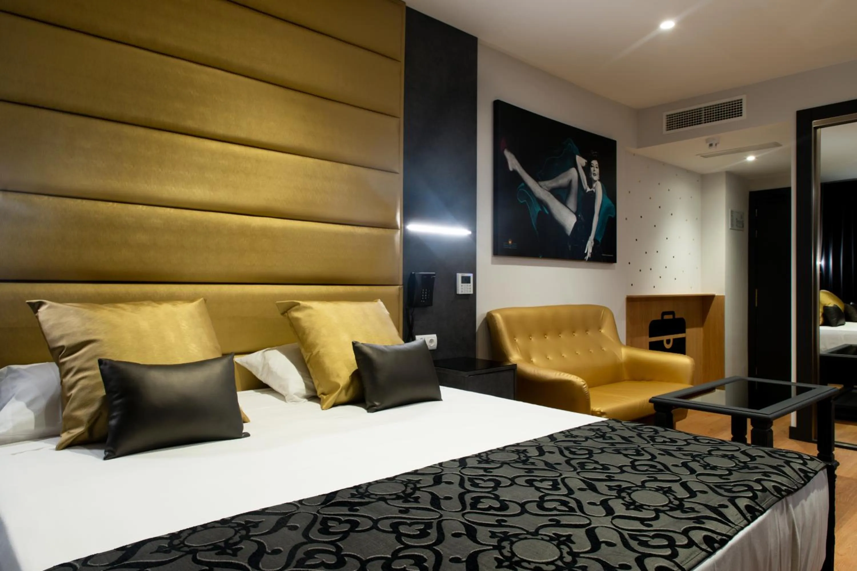 Living room, Bed in Princesa Solar 4* - Adults Recommended