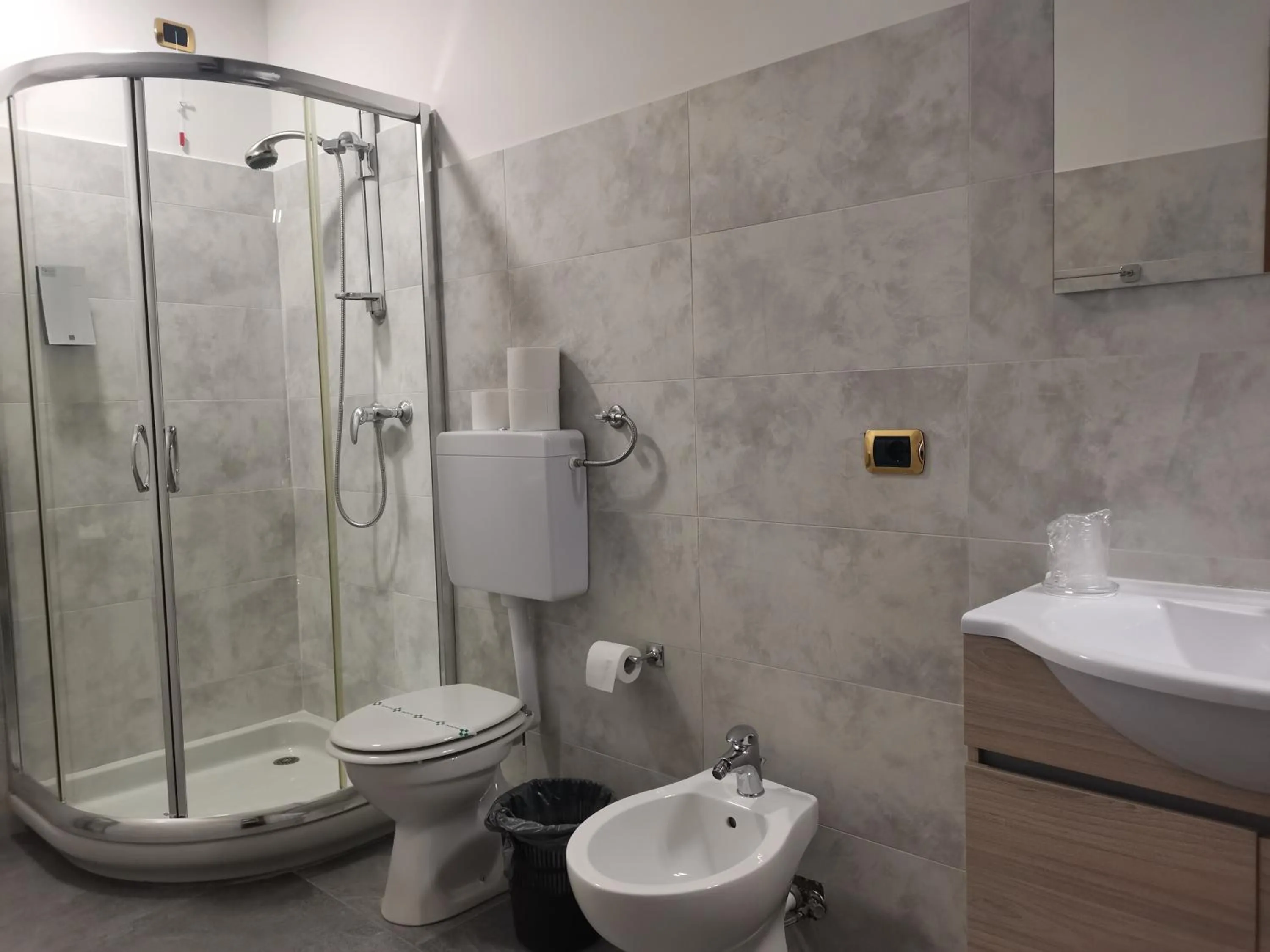 Shower in SunLake Hotel