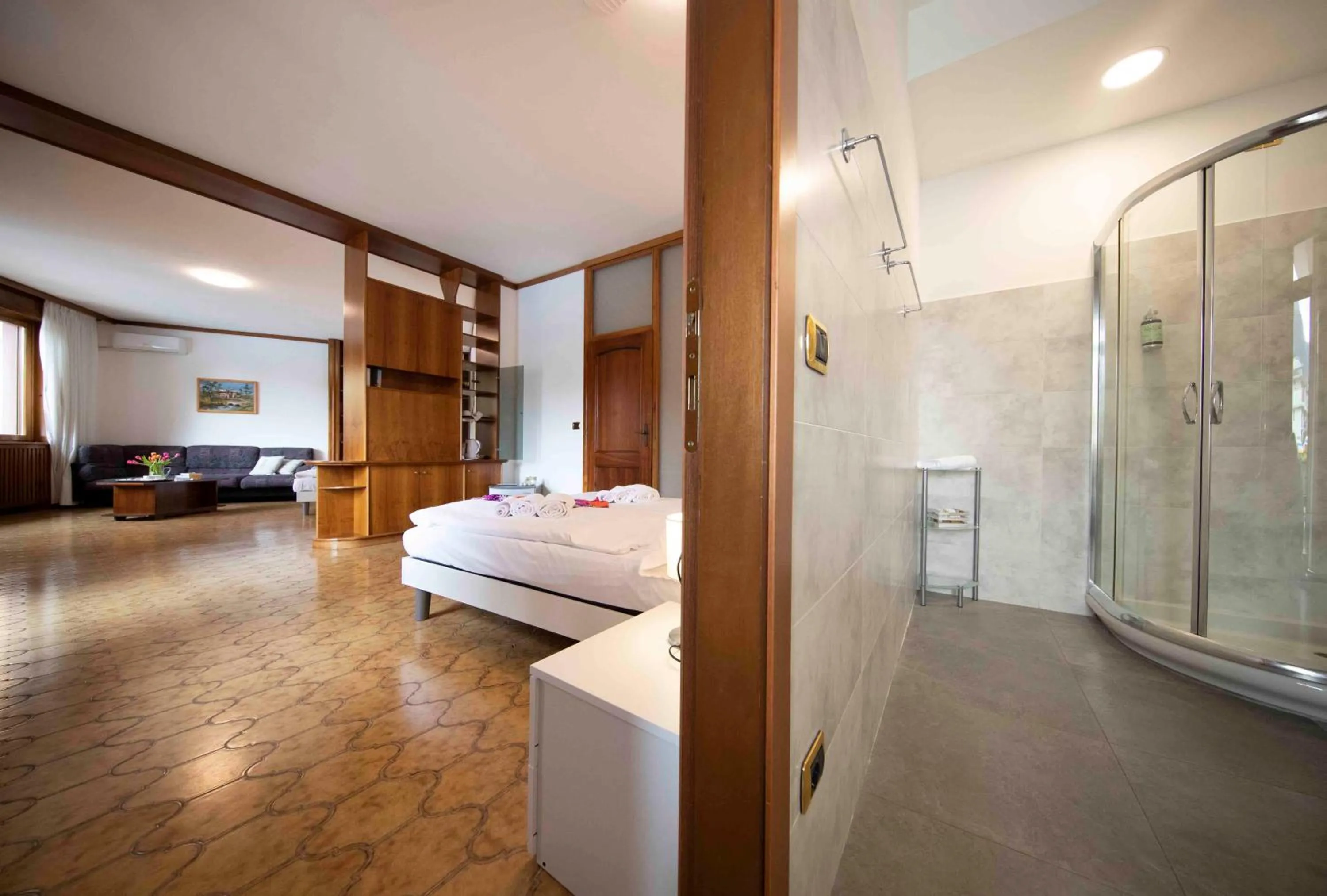 Bathroom, Bed in SunLake Hotel