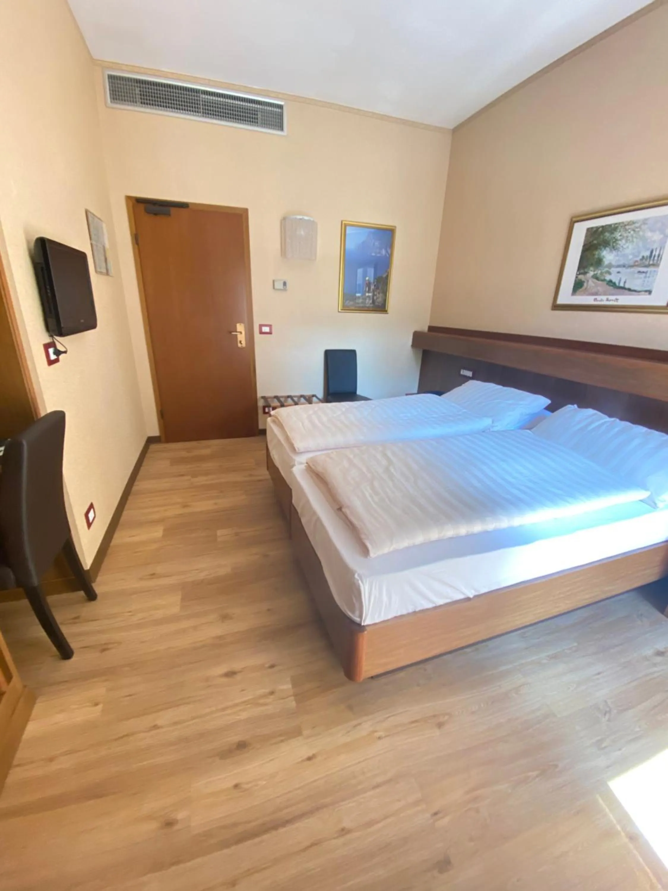 Bed in SunLake Hotel