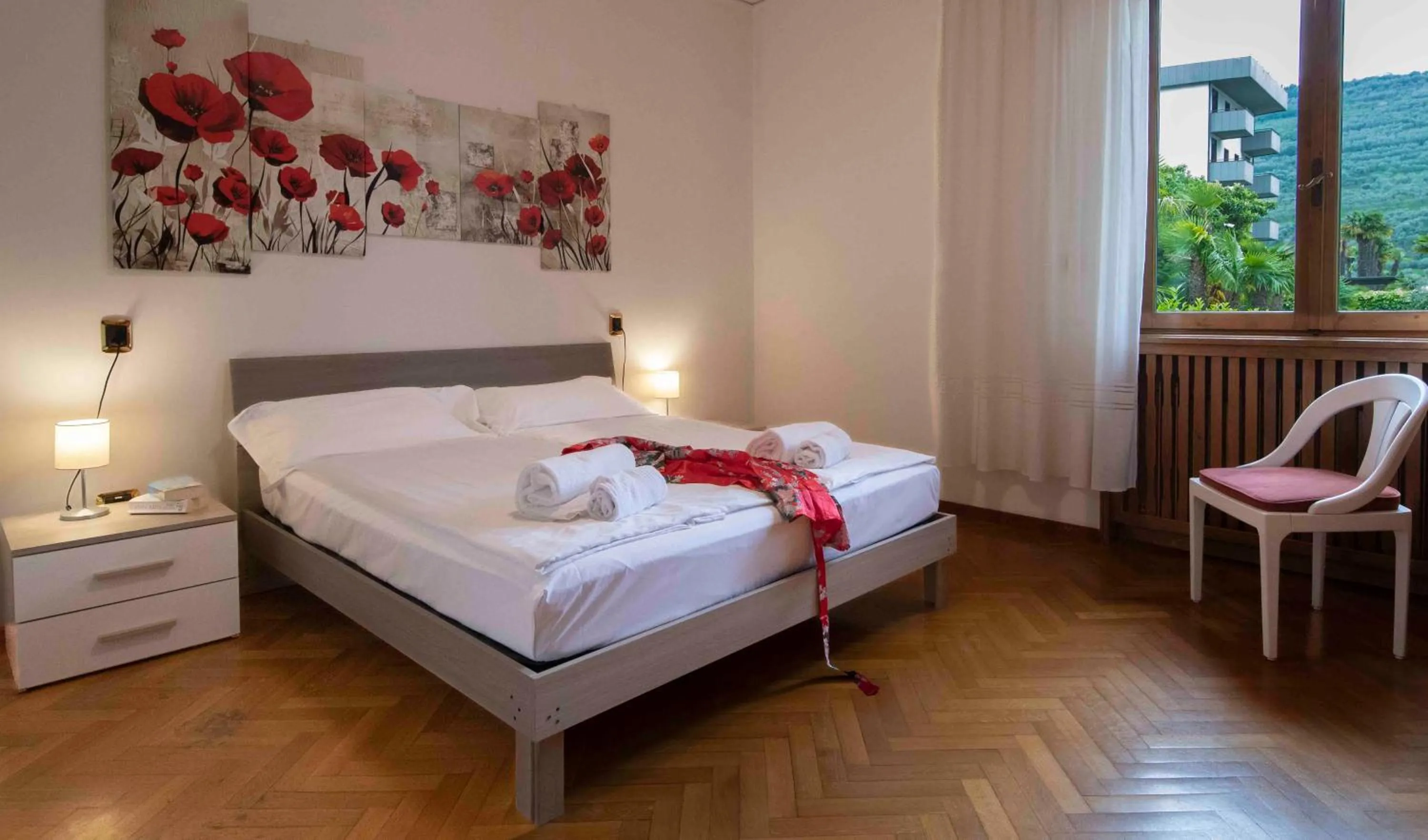 Bedroom, Bed in SunLake Hotel