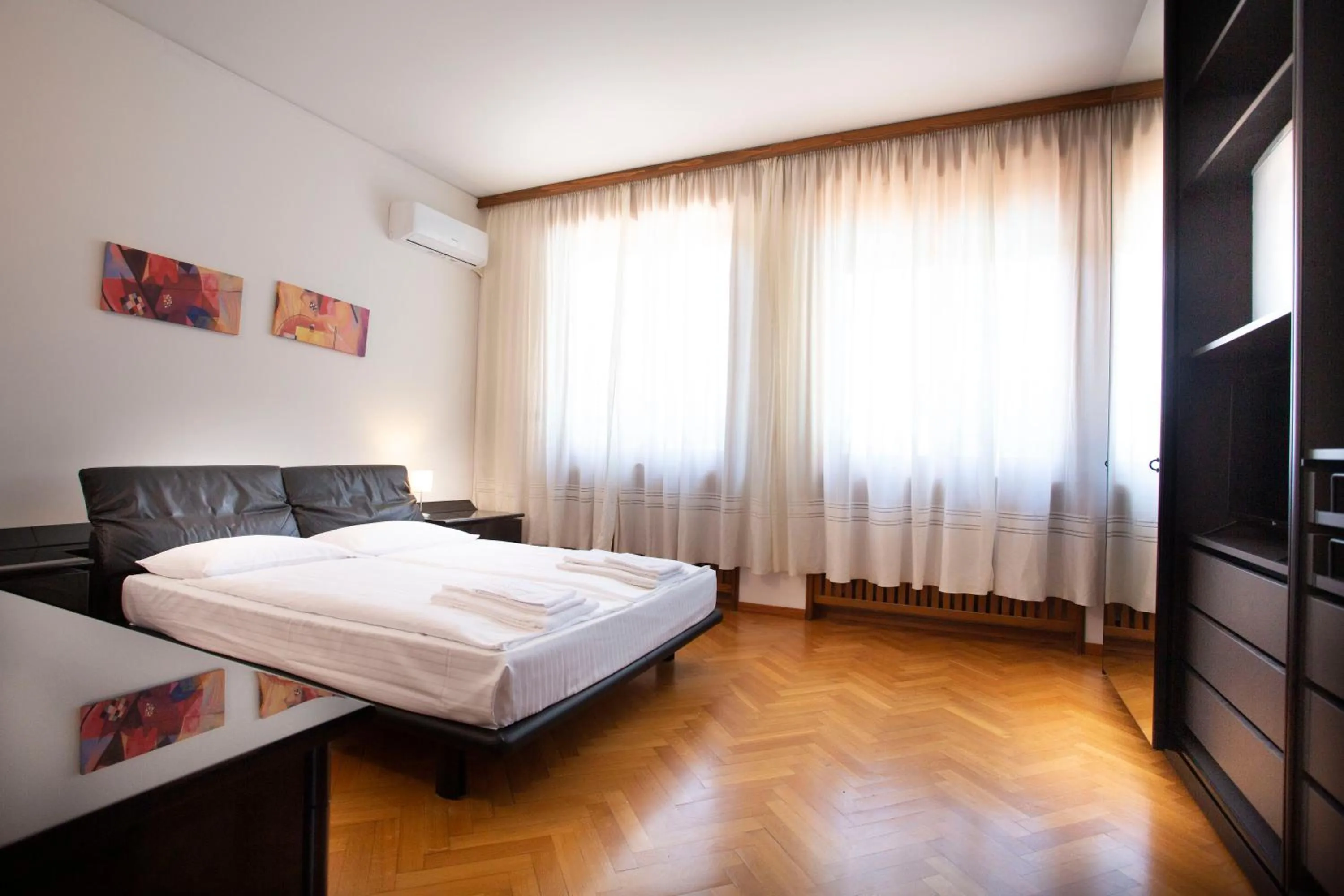 Pool view, Bed in SunLake Hotel