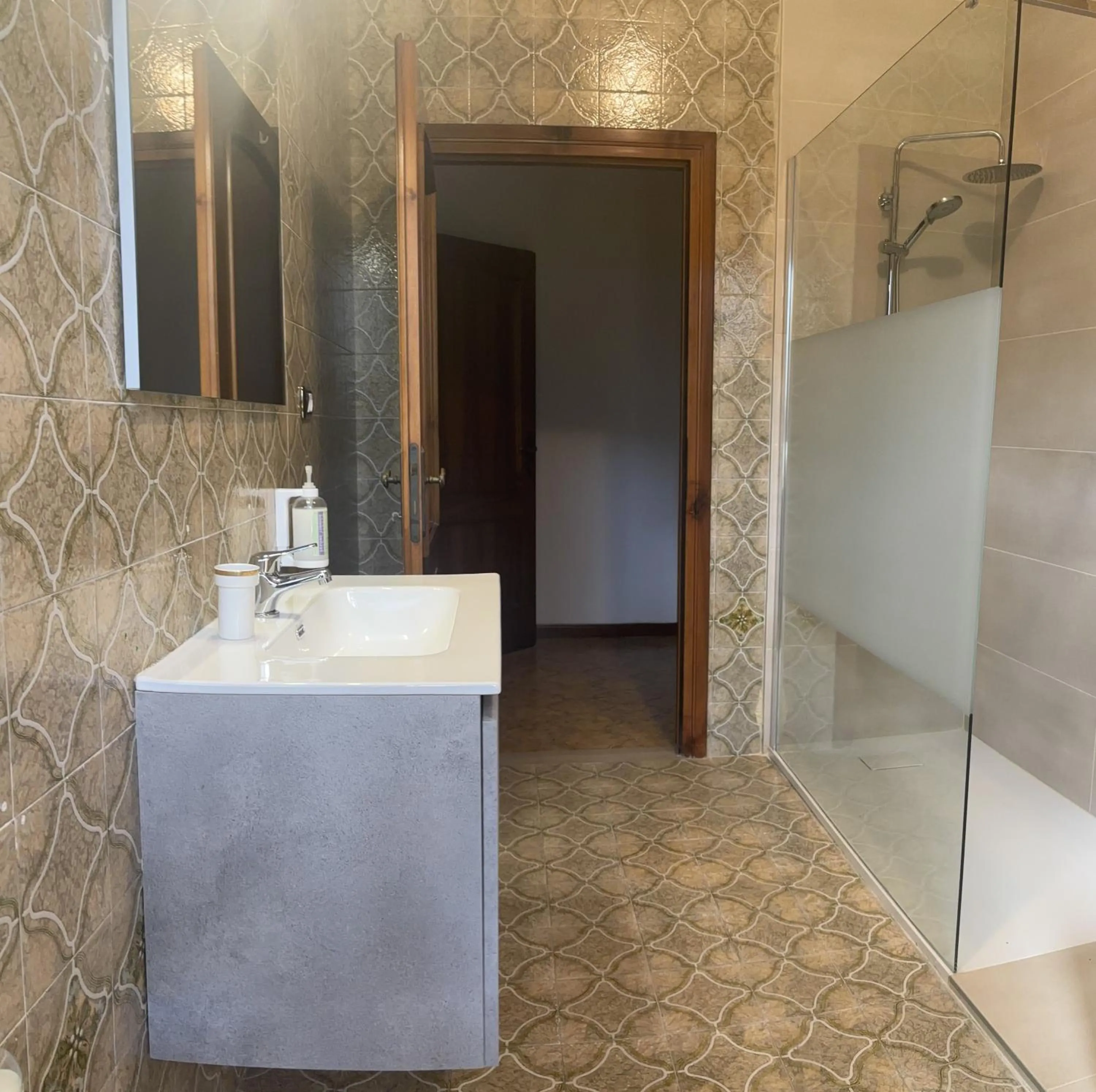 Shower in SunLake Hotel