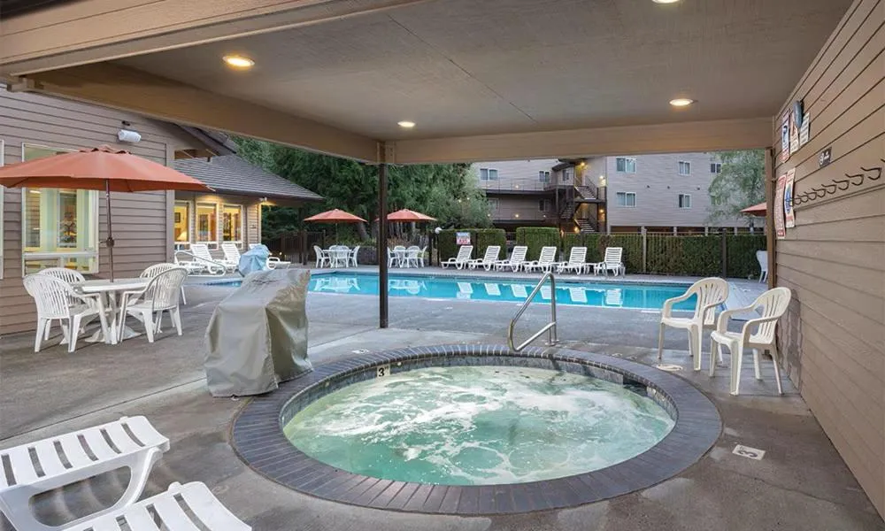 Hot Tub in Whispering Woods Resort