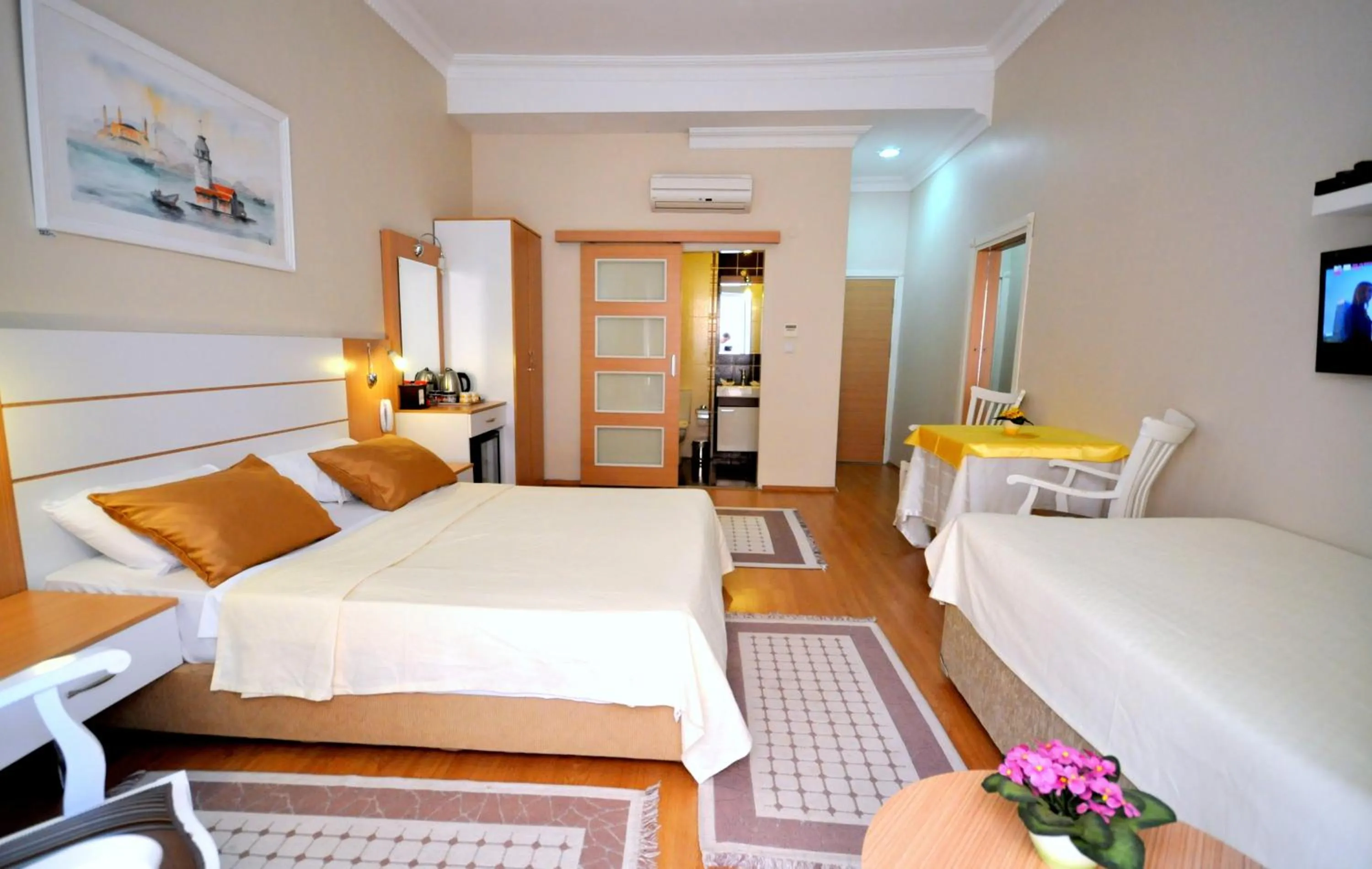 Photo of the whole room, Bed in Khalkedon Hotel Istanbul