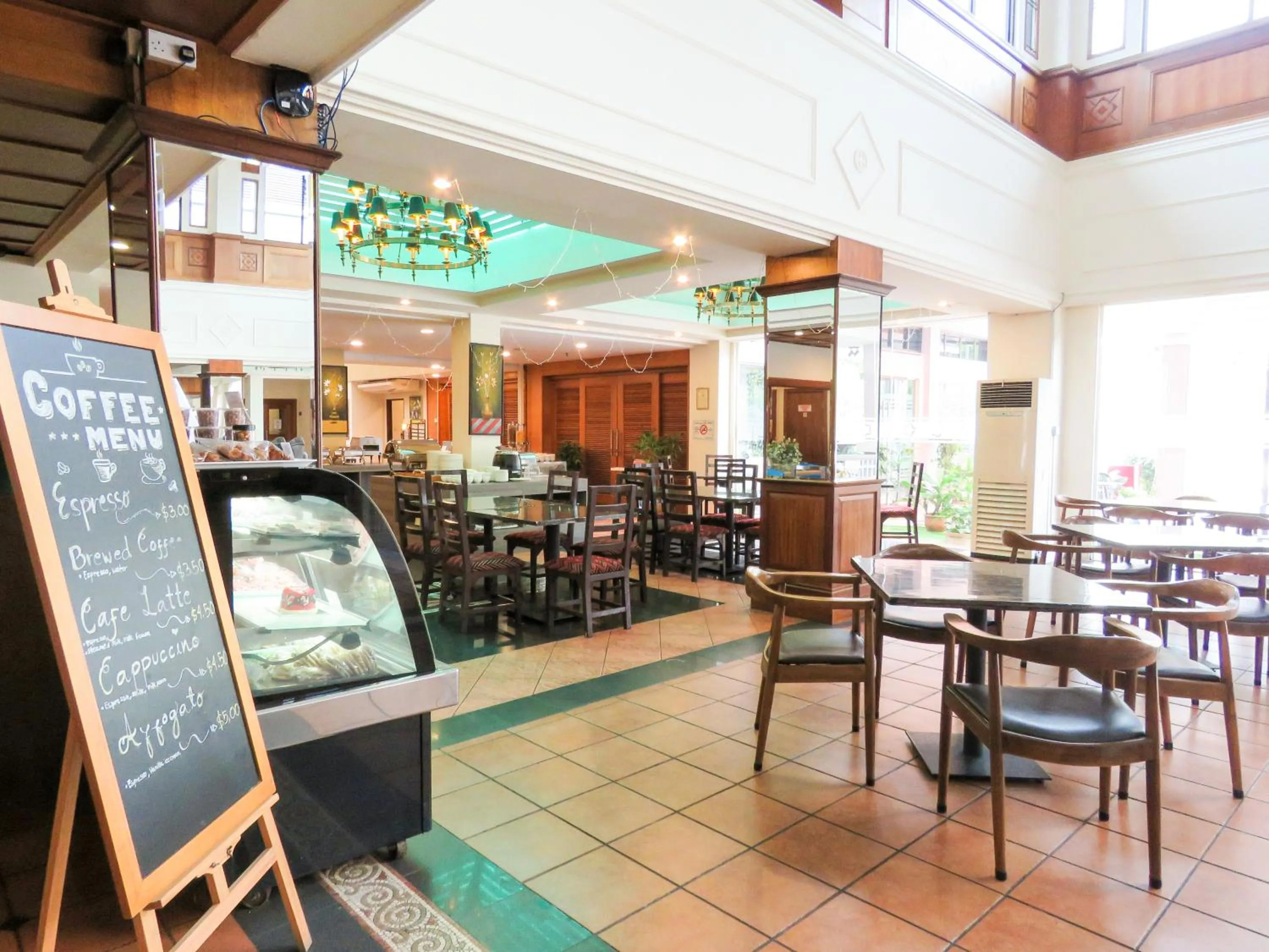 Restaurant/places to eat in StarLodge