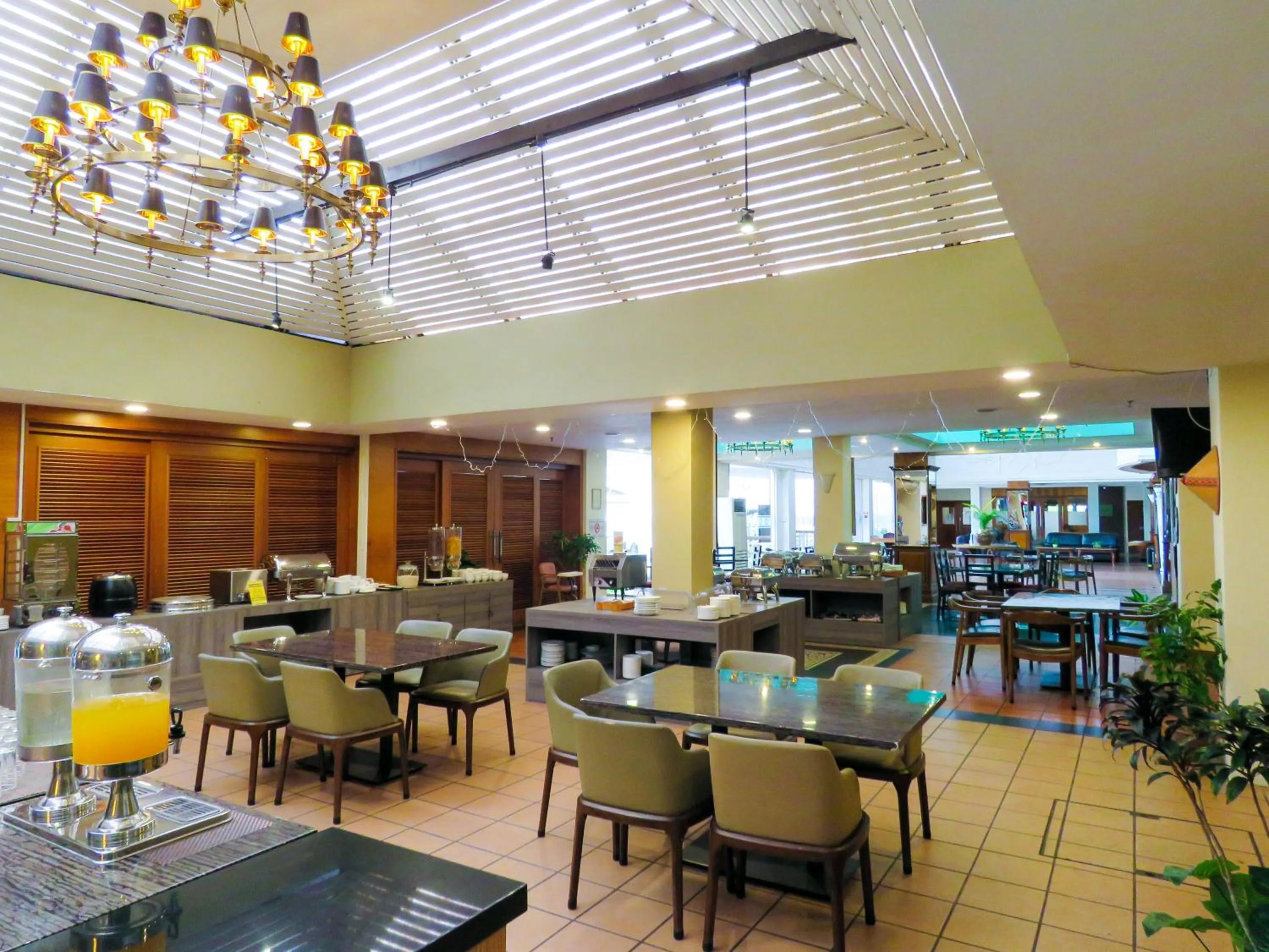 Restaurant/places to eat in StarLodge