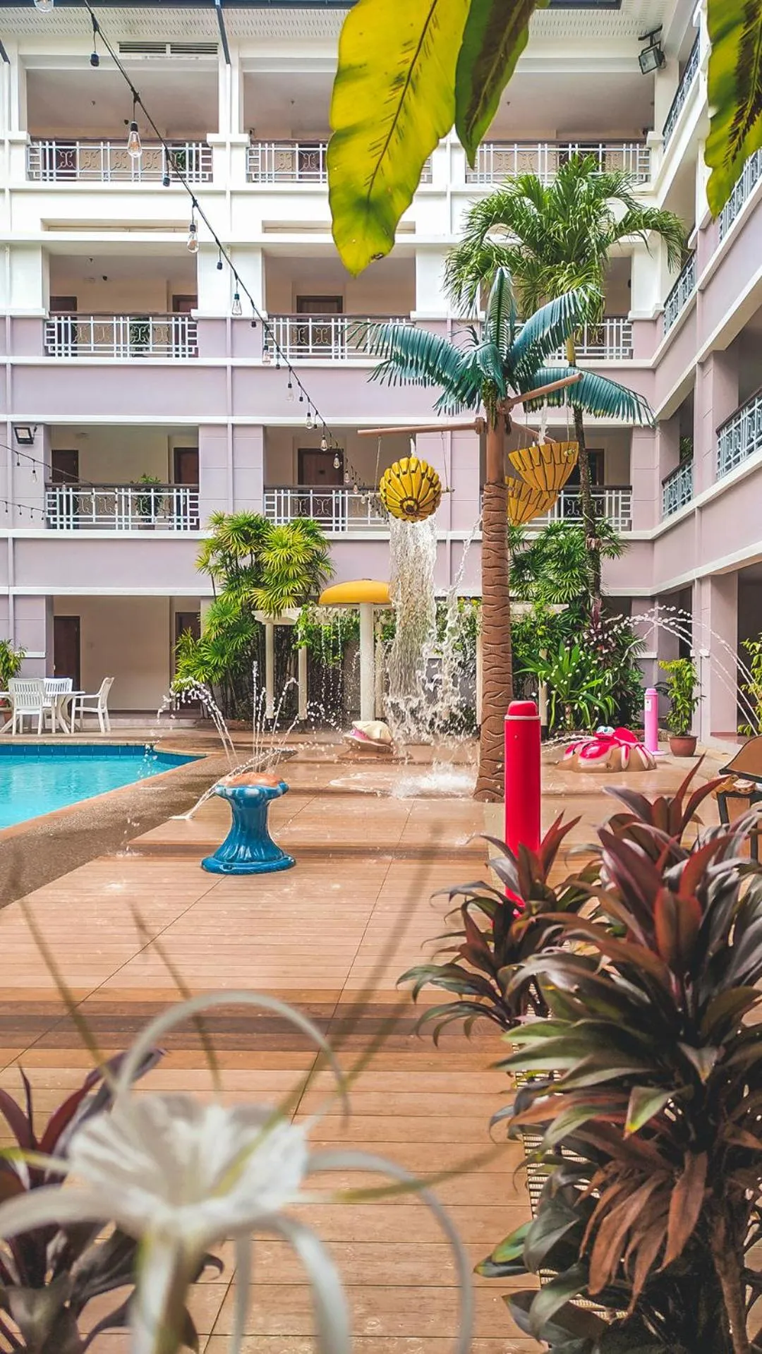 Swimming pool in StarLodge