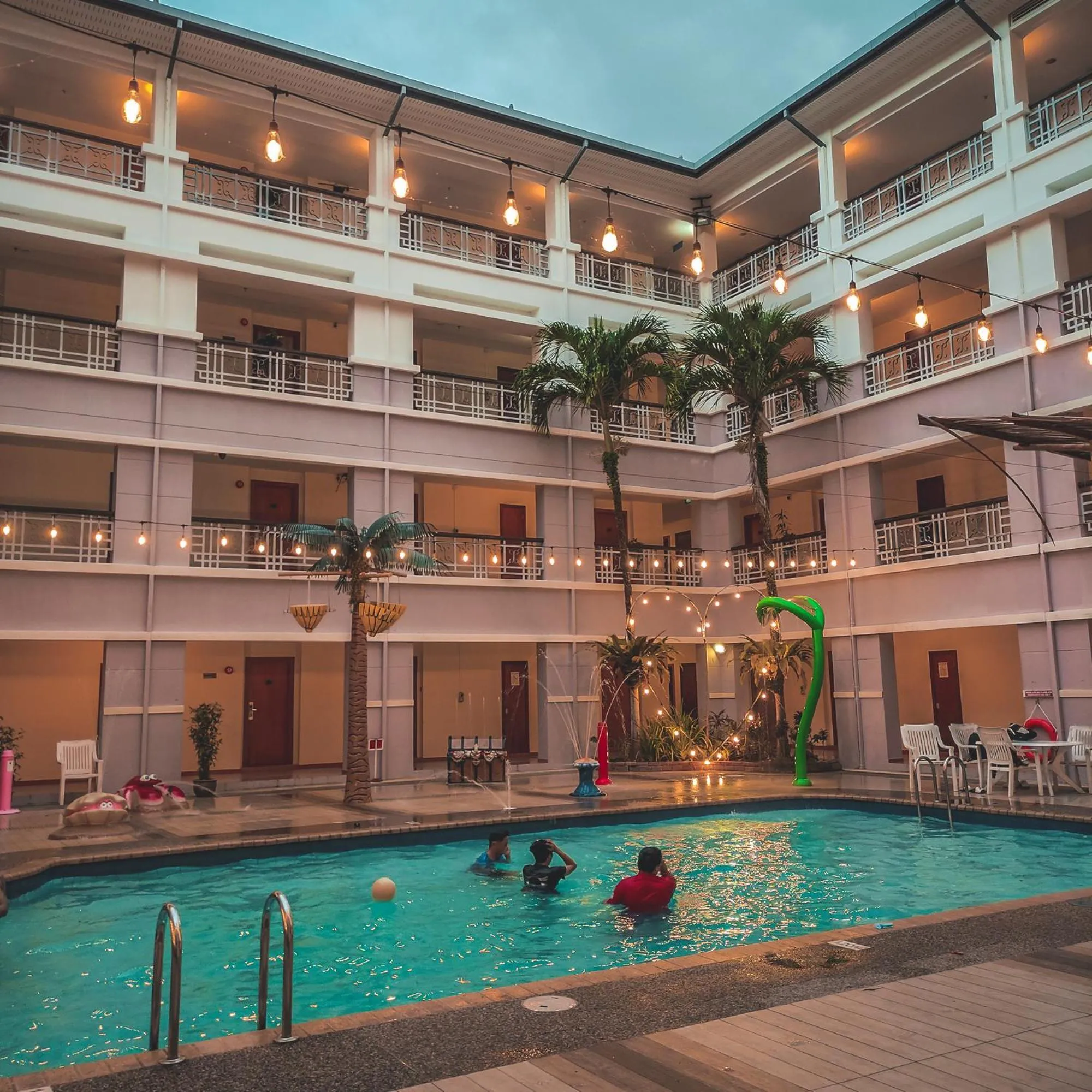 Swimming pool in StarLodge