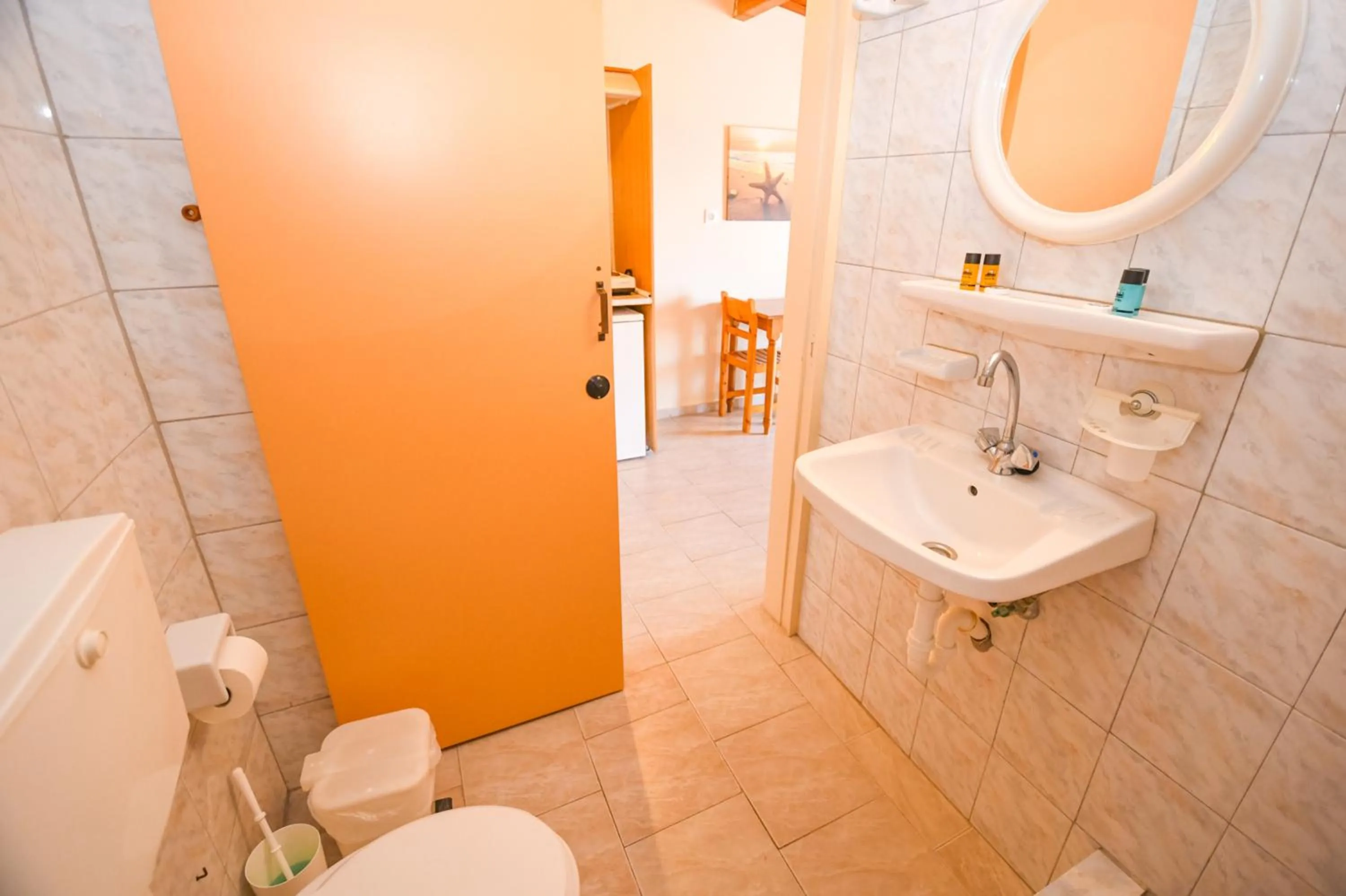 Toilet in Vanessa Hotel