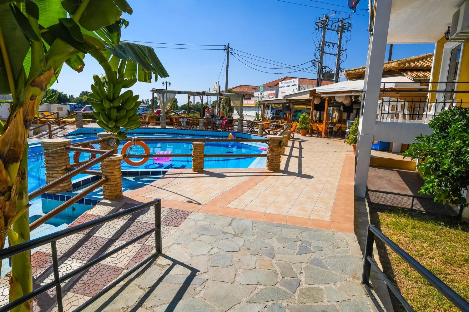 Restaurant/places to eat in Vanessa Hotel