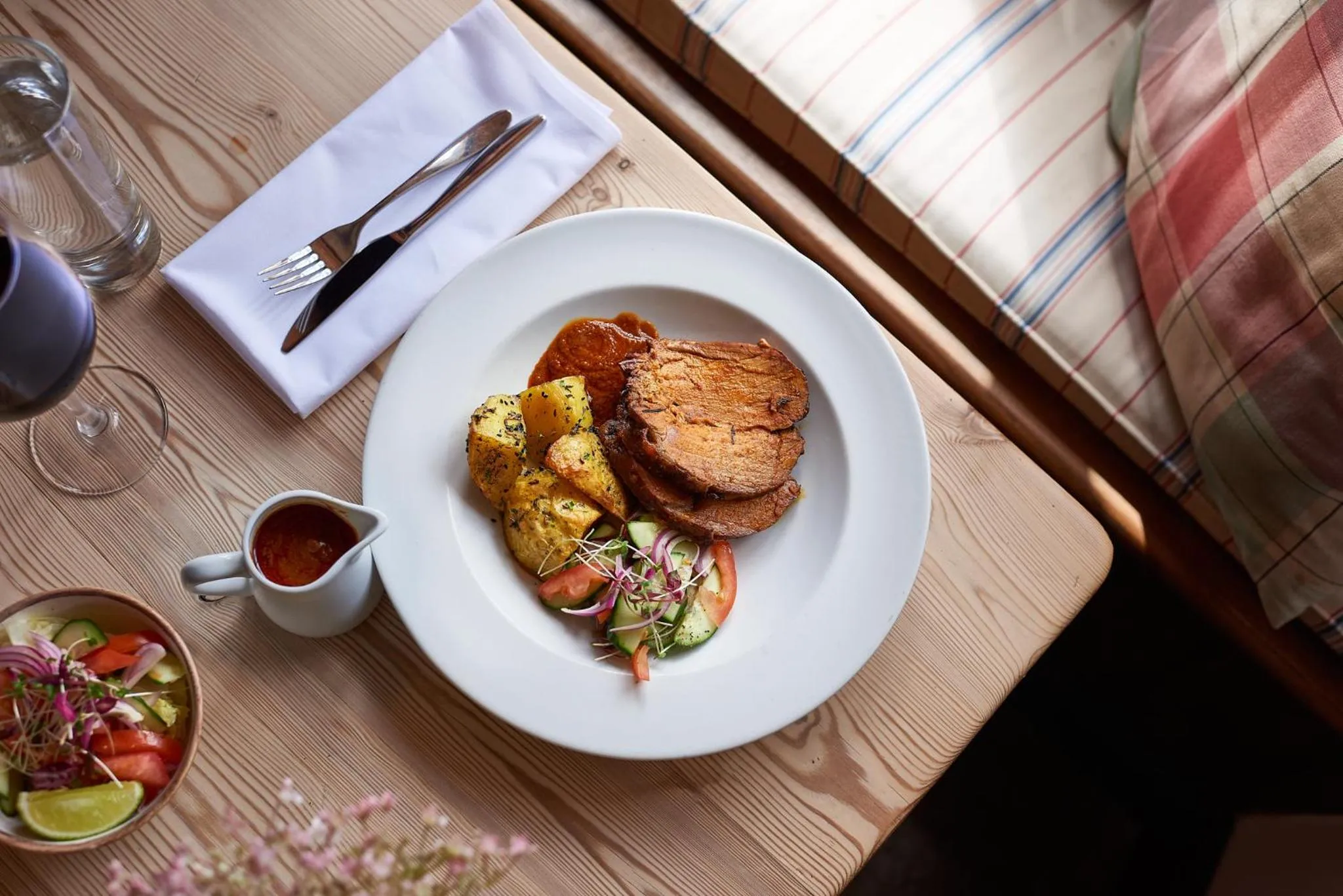 Food and drinks in The Marquess of Exeter