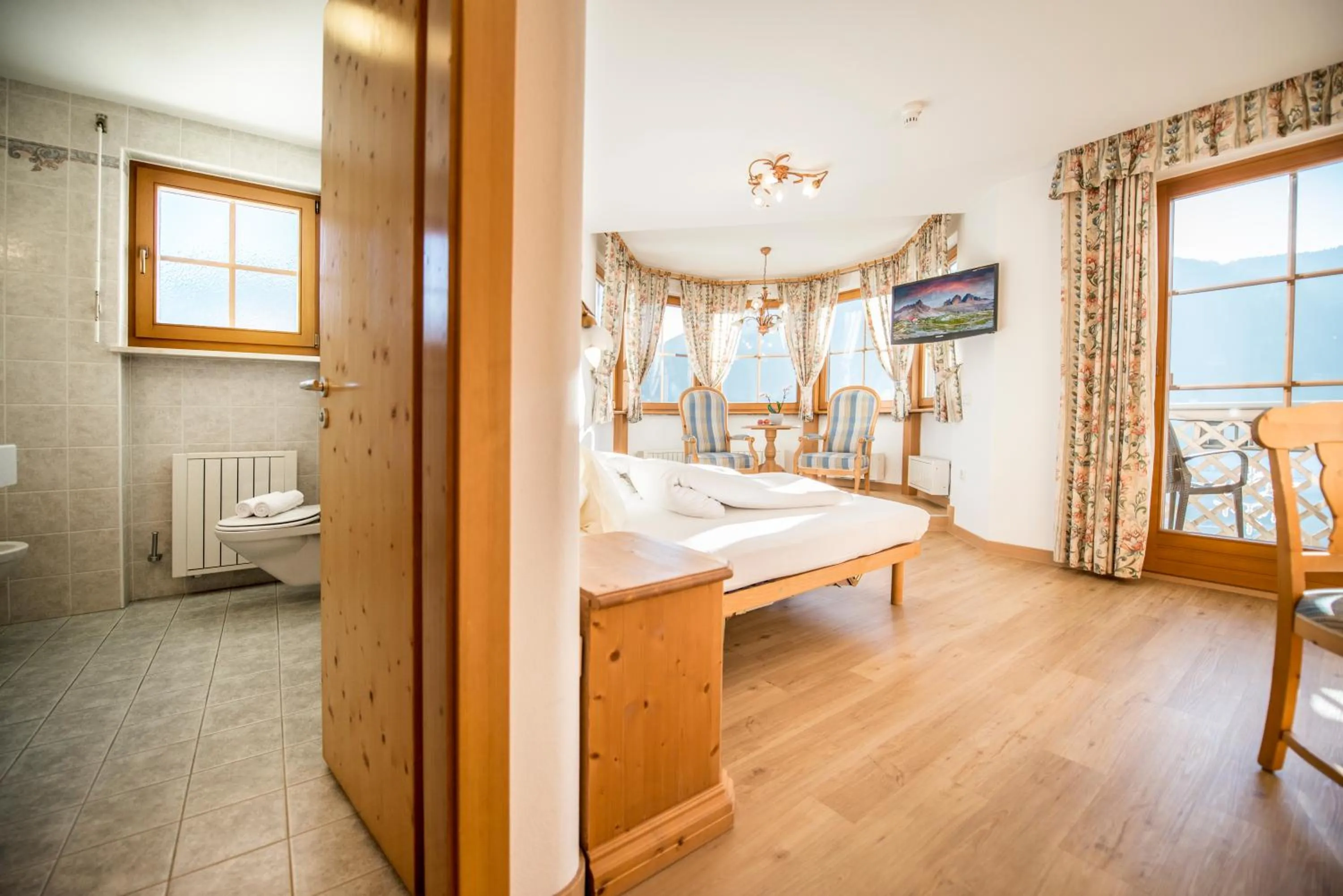 Staff, Bed in Turmhotel Gschwendt