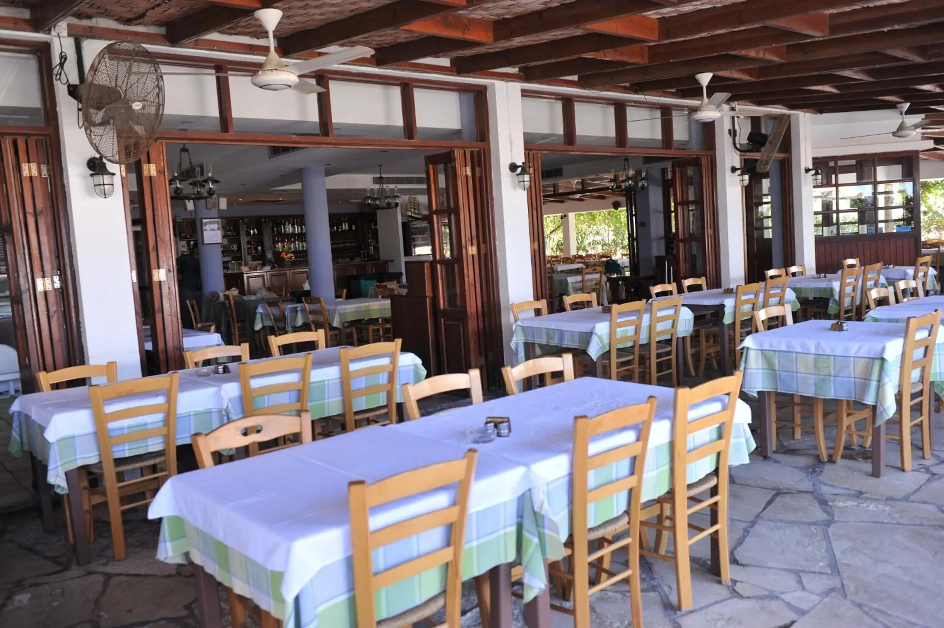 Restaurant/places to eat in Captain Karas Holidays Apartments Restaurant/places to eat in Captain Karas Holidays Apartments
