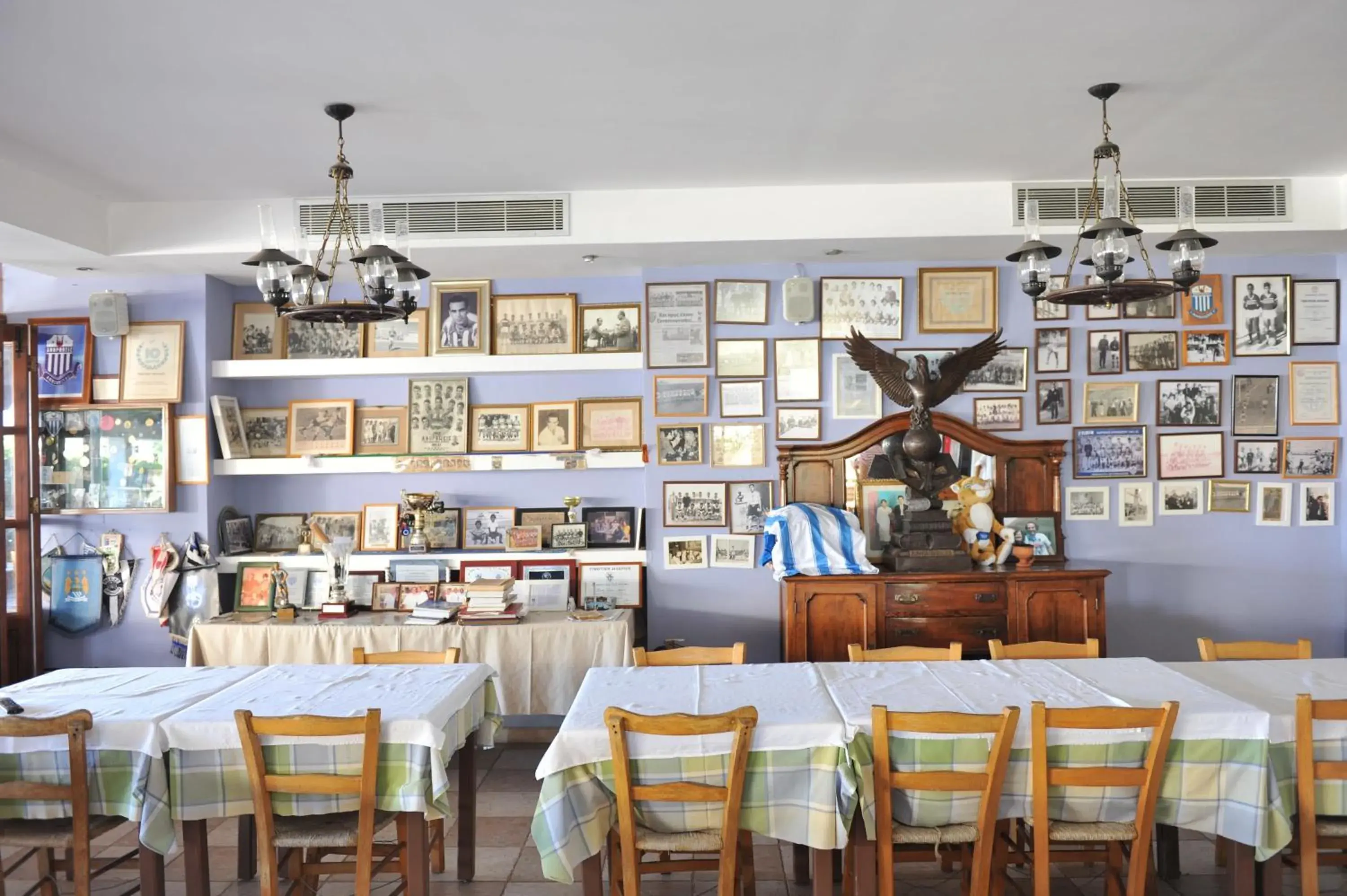 Restaurant/places to eat in Captain Karas Holidays Apartments Restaurant/places to eat in Captain Karas Holidays Apartments