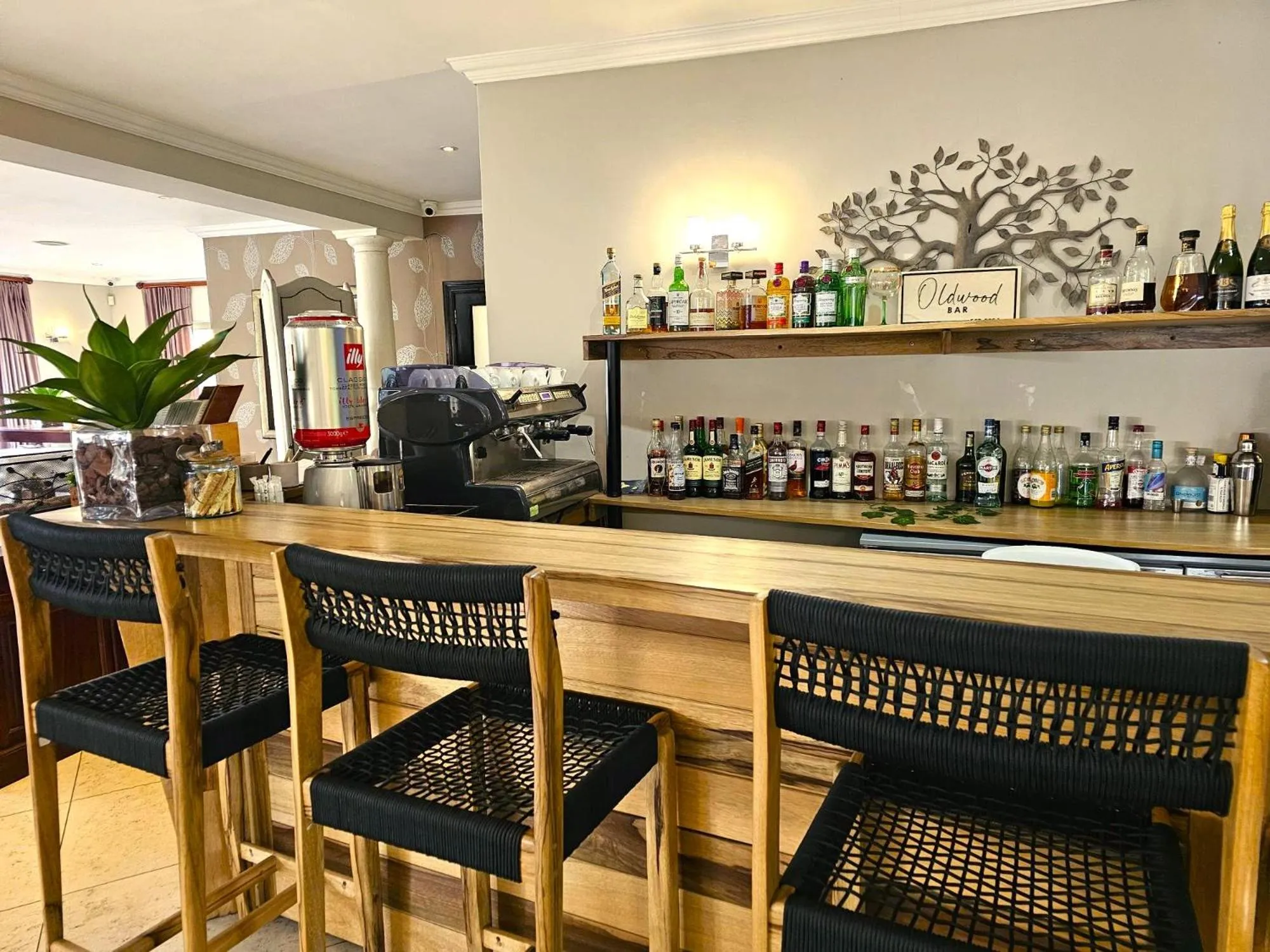 Lounge or bar in The Syrene Boutique Hotel