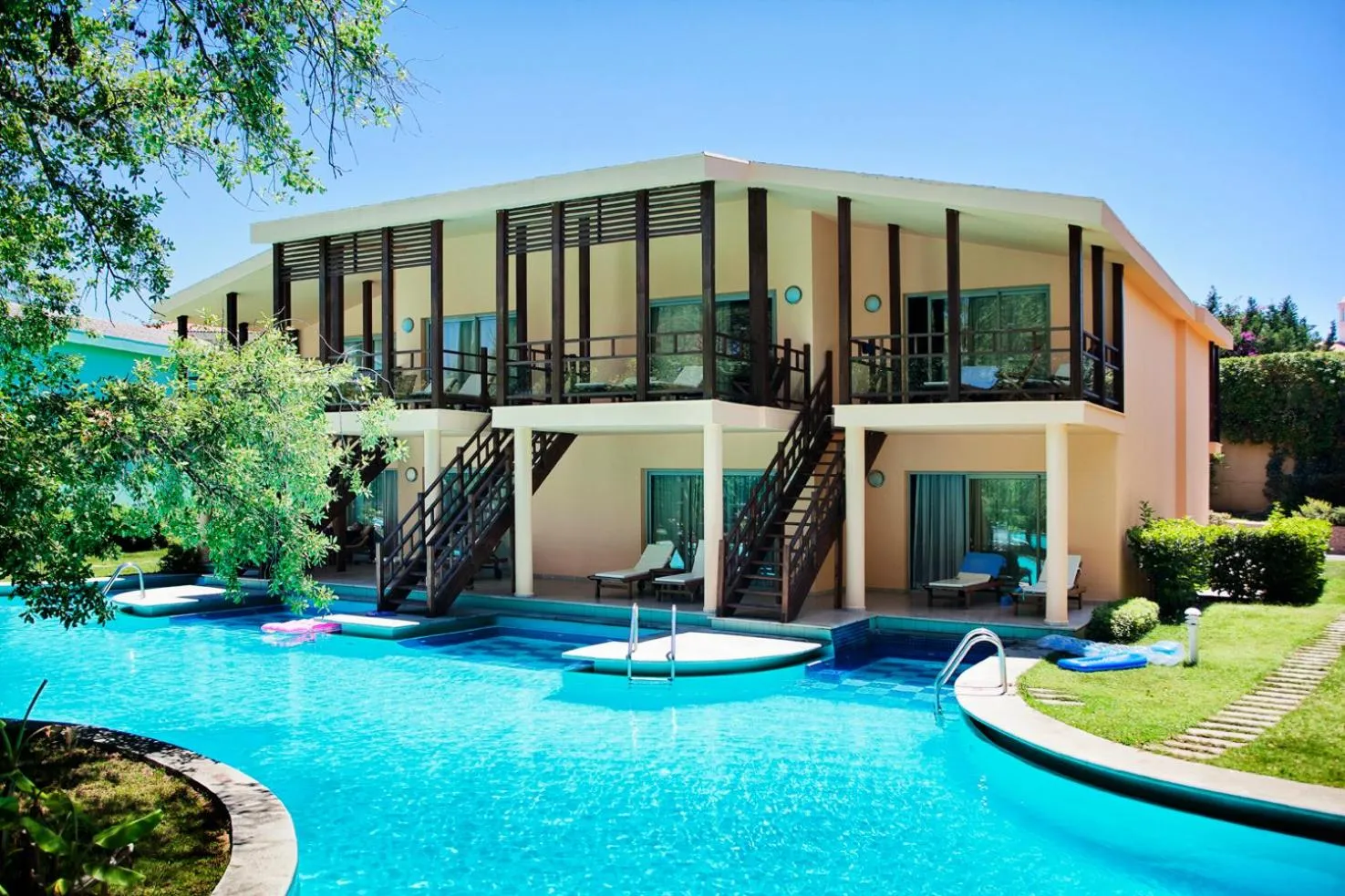 Swimming pool in Sueno Hotels Beach Side