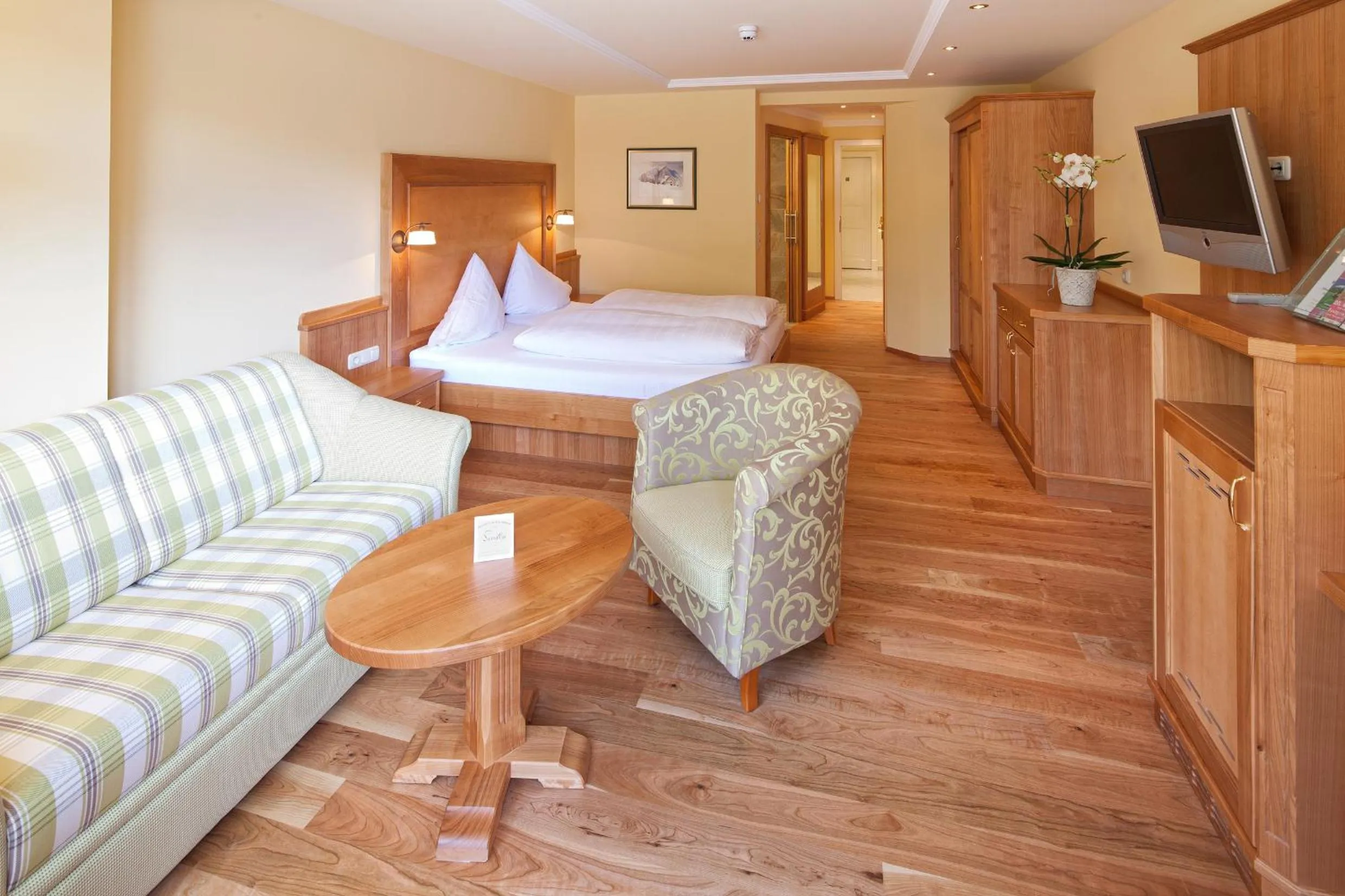 Photo of the whole room, Bed in Seevilla Altaussee