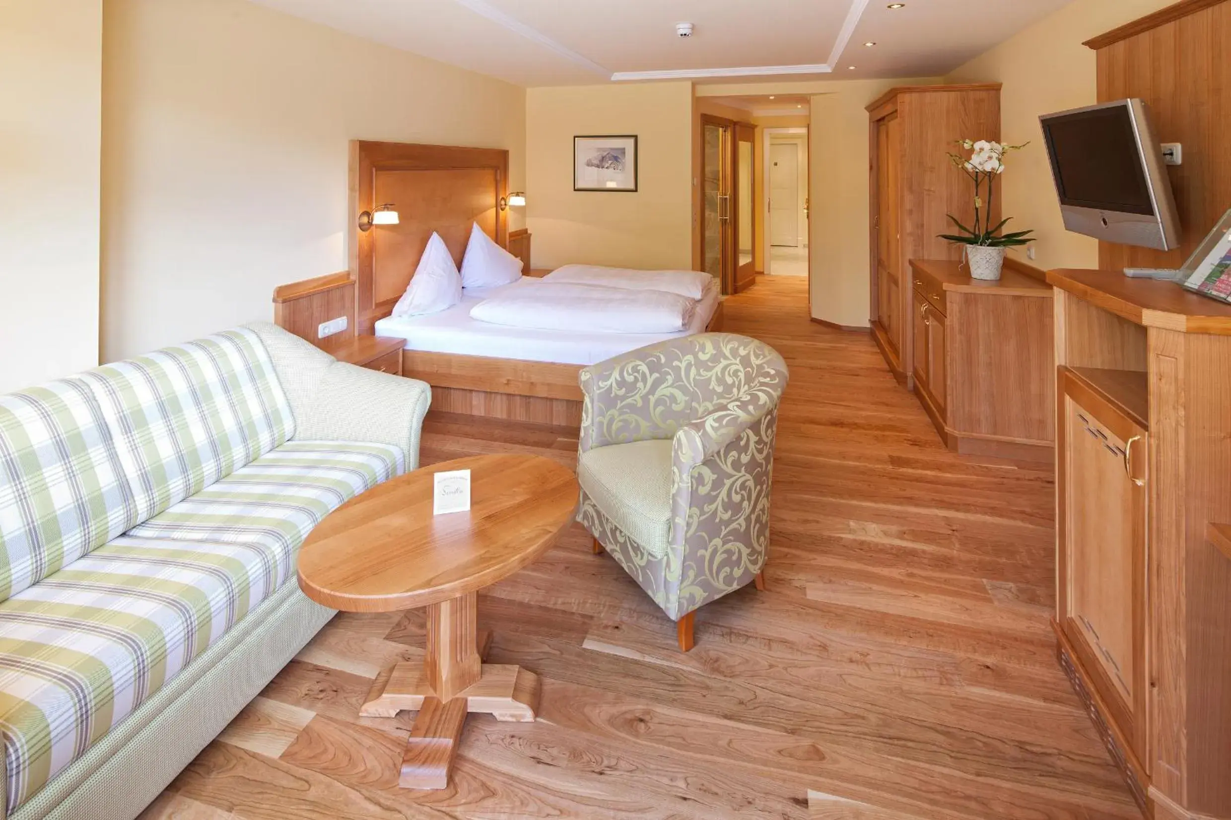 Superior Double Room with Mountain View in Seevilla Altaussee Superior Double Room with Mountain View in Seevilla Altaussee