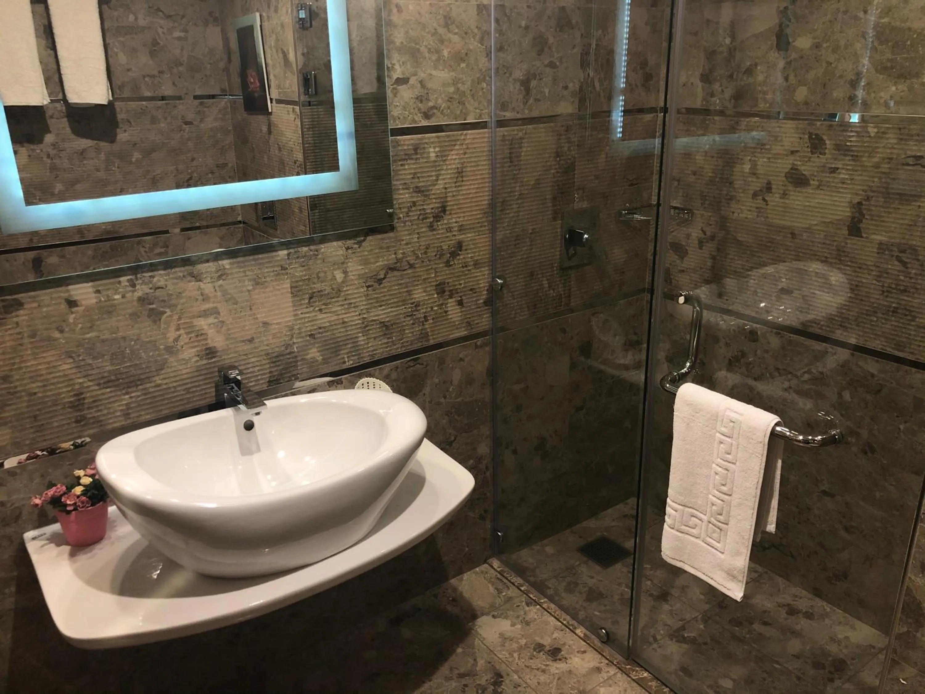 Bathroom in Santana Hotel Cairo