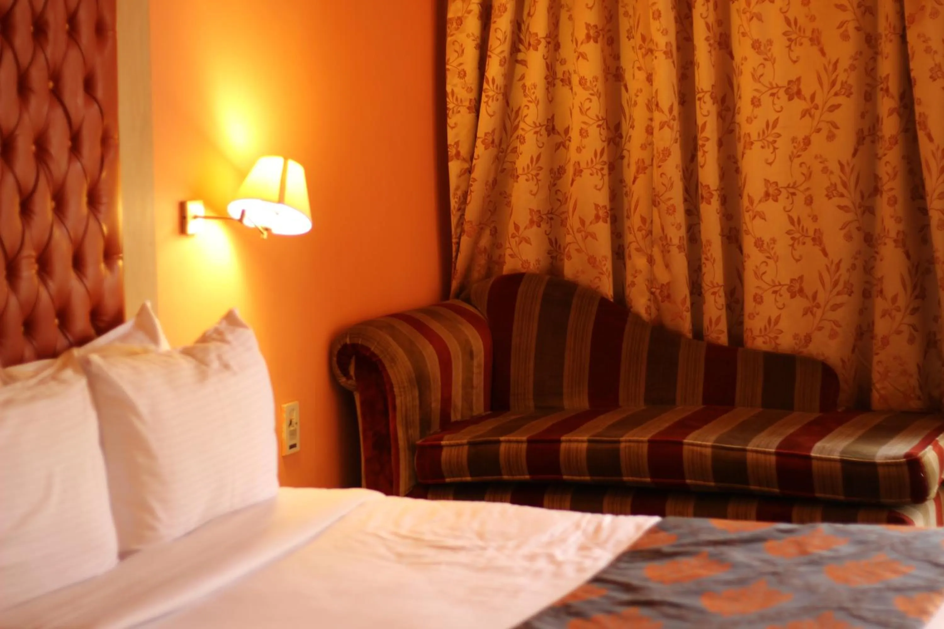 Bedroom, Bed in Santana Hotel Cairo