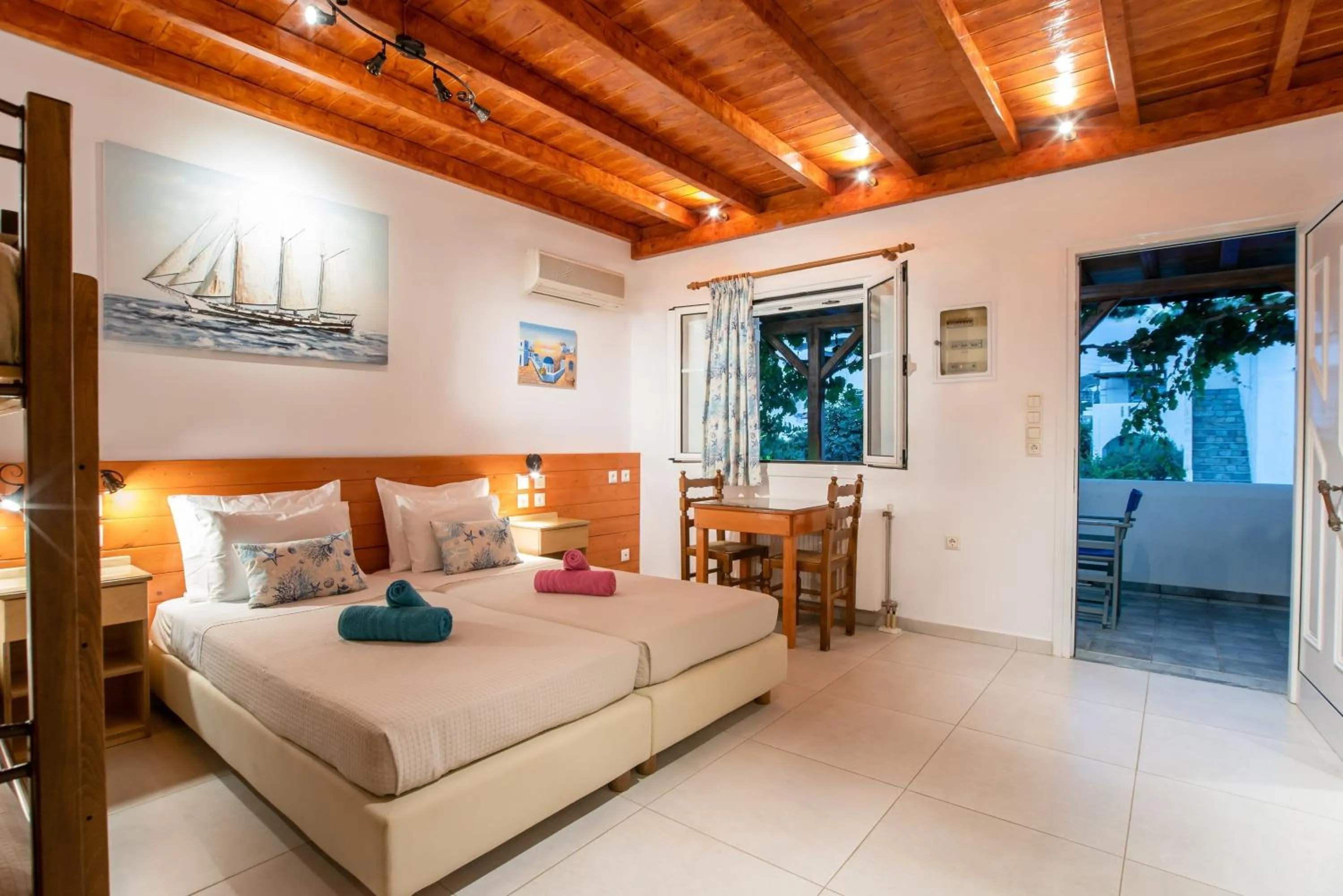 Balcony/Terrace, Bed in Kontaratos Studios & Apartments