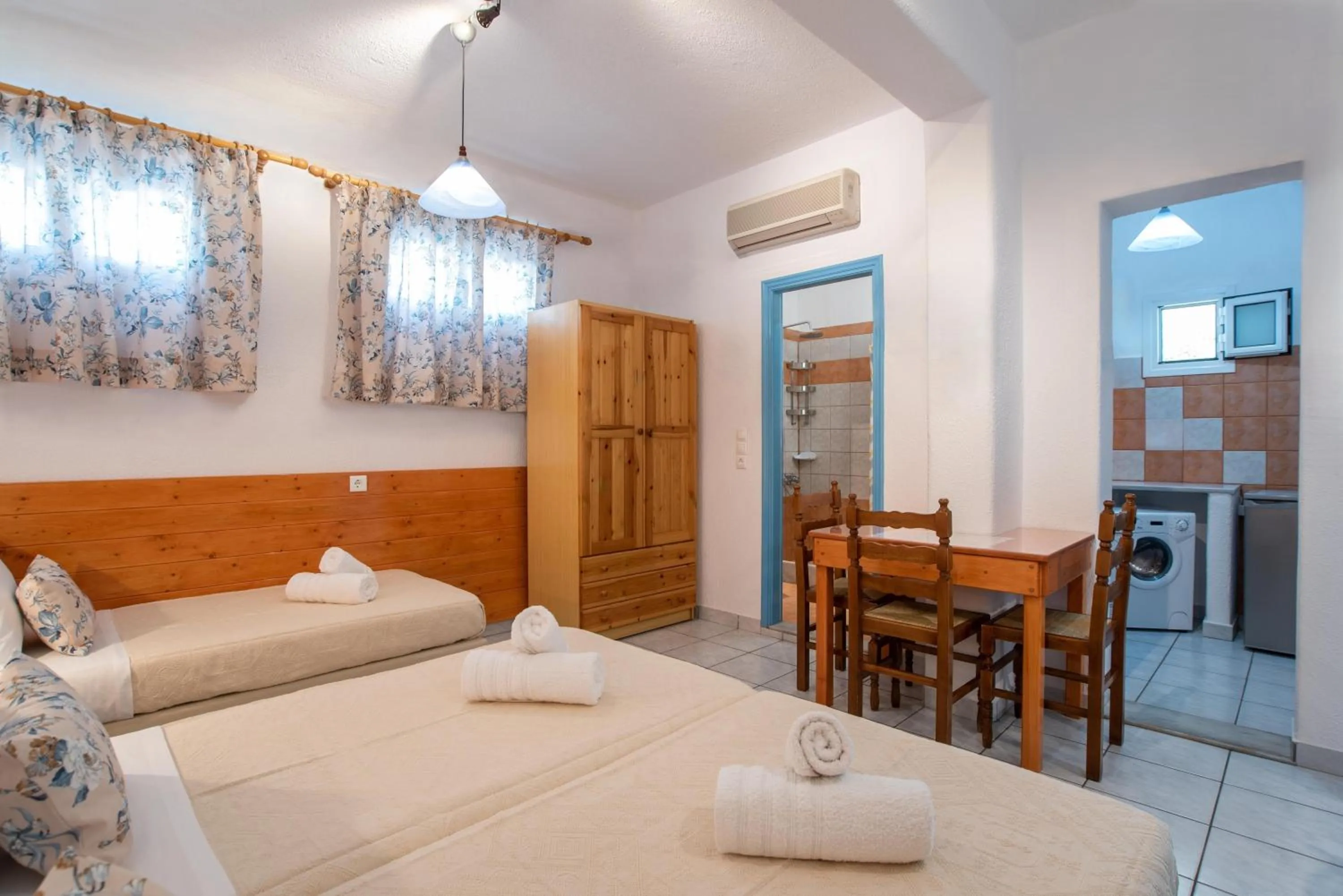 Coffee/tea facilities, Bed in Kontaratos Studios & Apartments