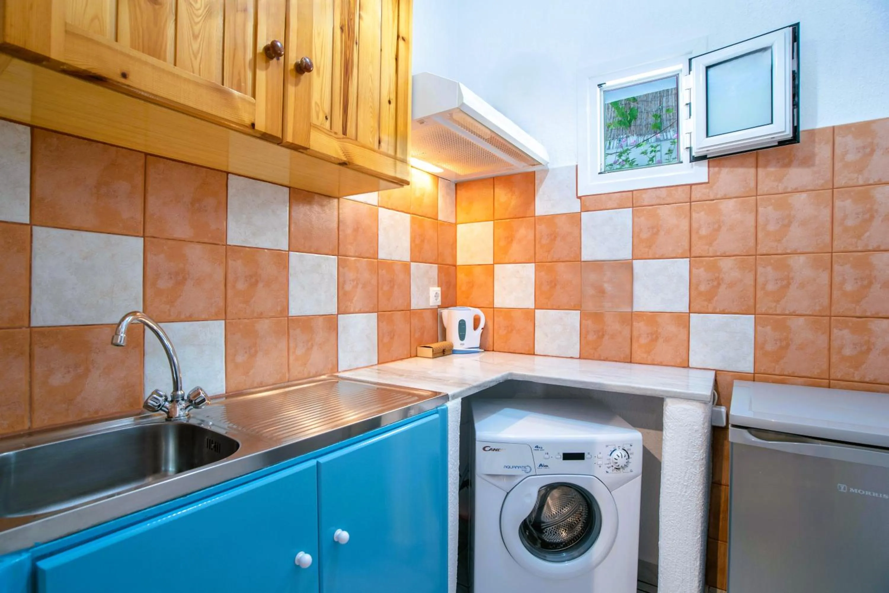 Coffee/tea facilities in Kontaratos Studios & Apartments