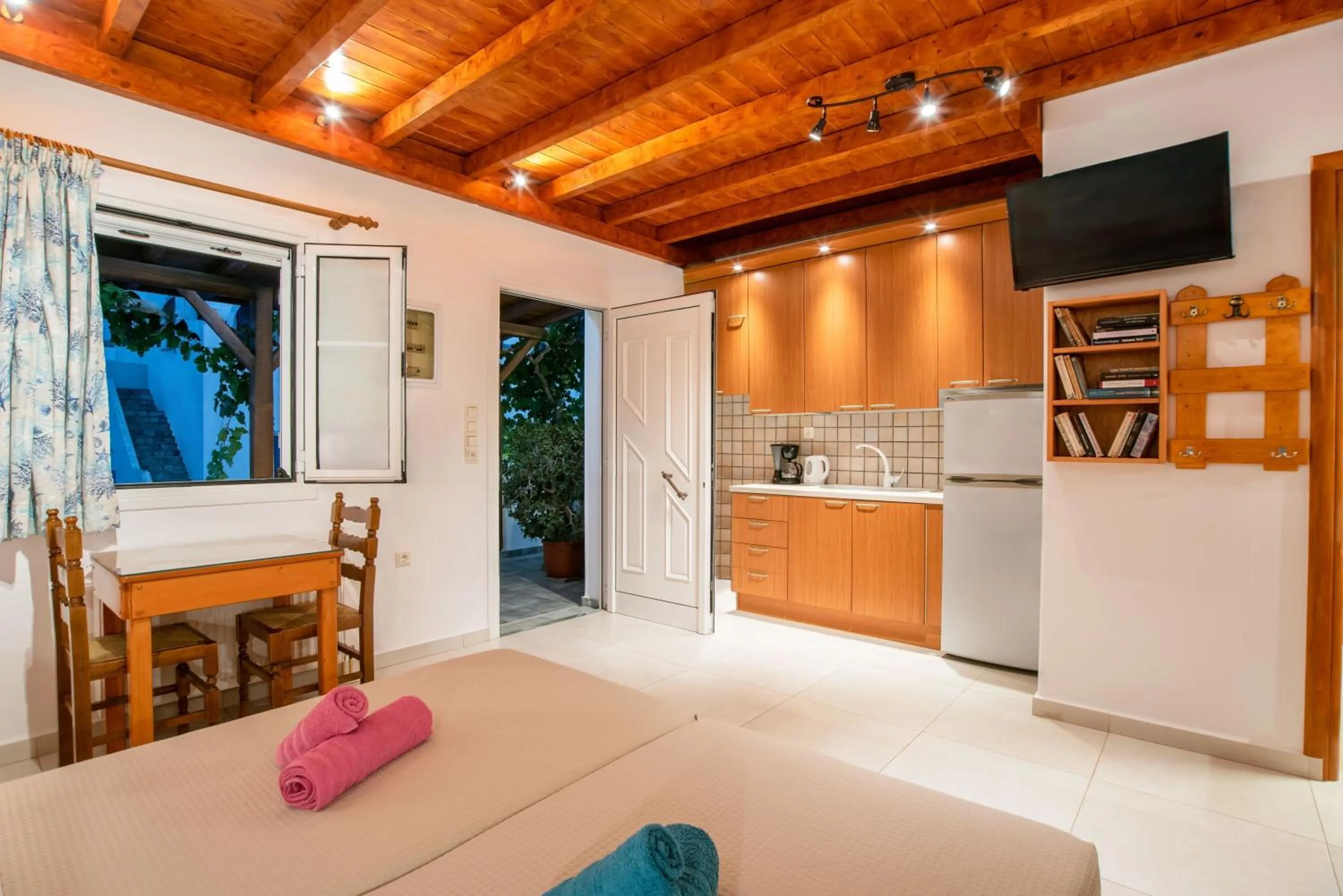 Coffee/tea facilities in Kontaratos Studios & Apartments