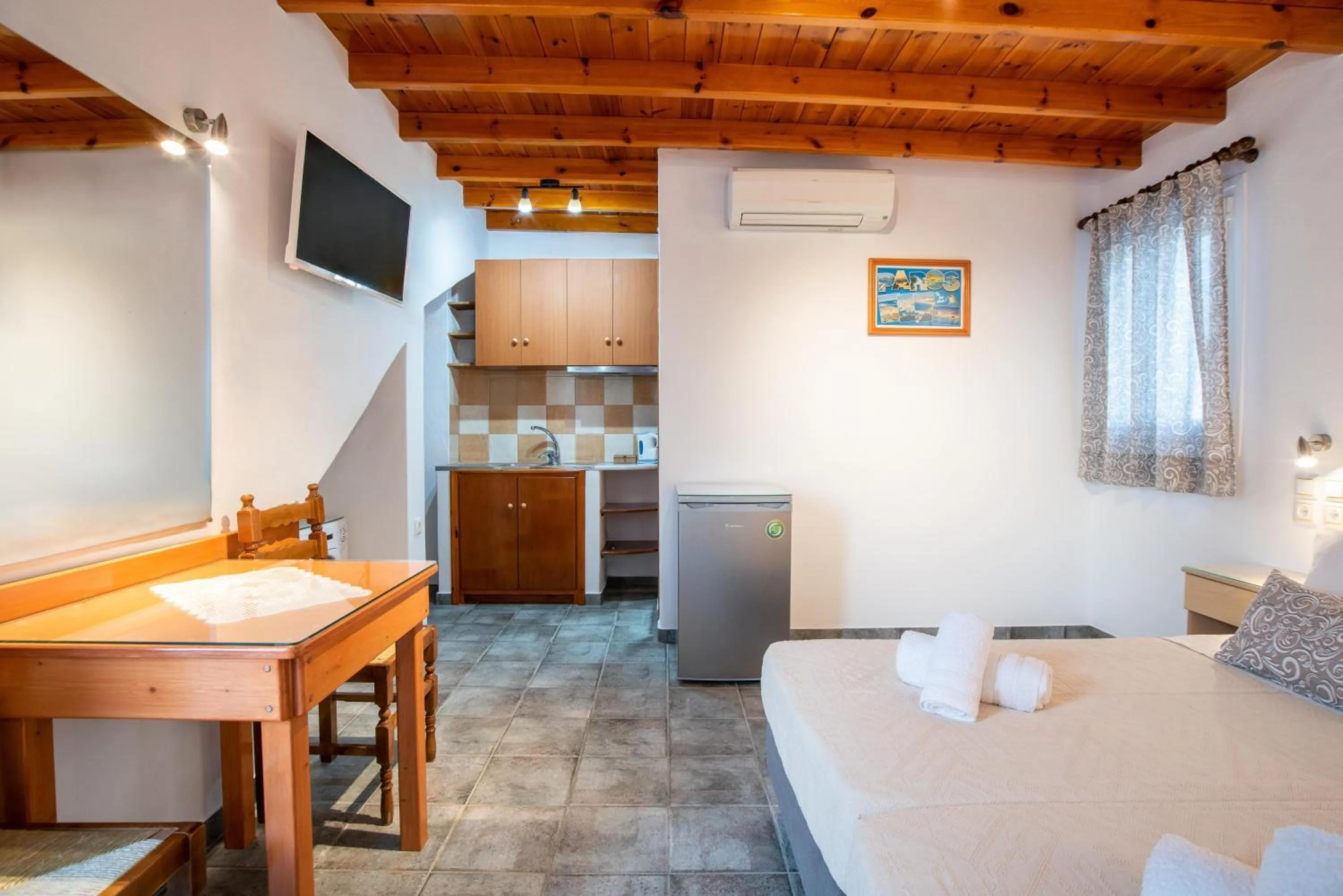 Coffee/tea facilities, Bed in Kontaratos Studios & Apartments