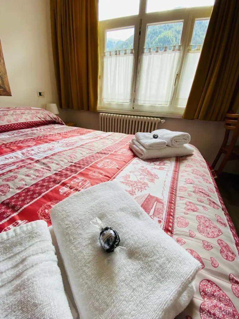 Mountain view, Bed in Soggiorno Dolomiti
