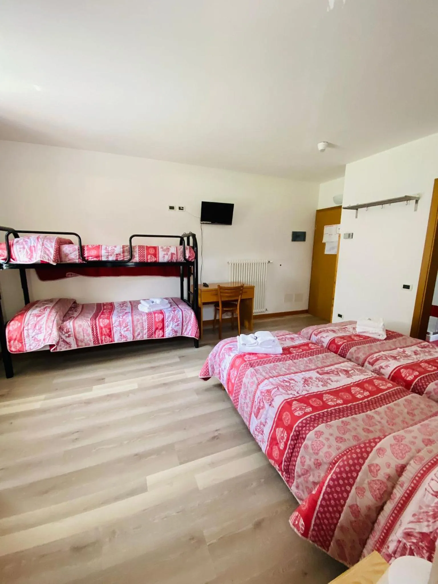 Mountain view, Bed in Soggiorno Dolomiti