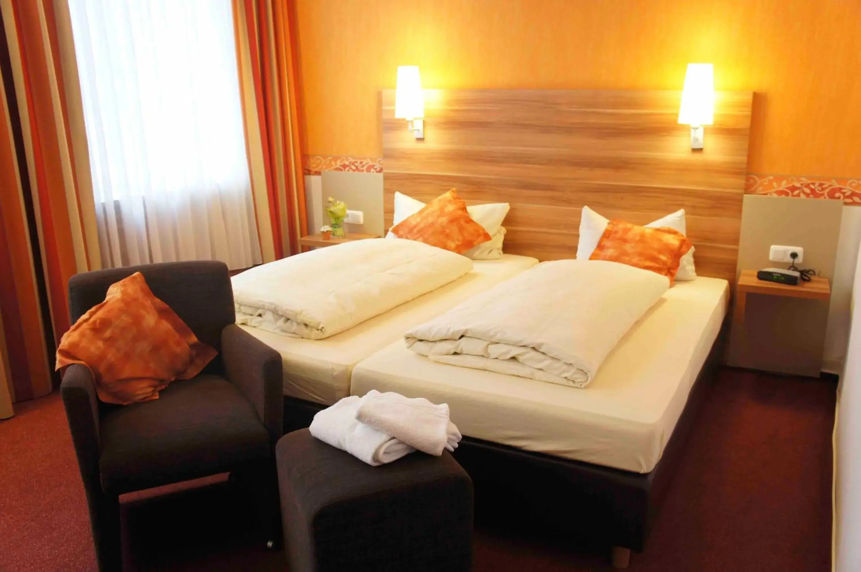 Large Double Room - single occupancy in Hotel Café Konditorei Köppel Large Double Room - single occupancy in Hotel Café Konditorei Köppel